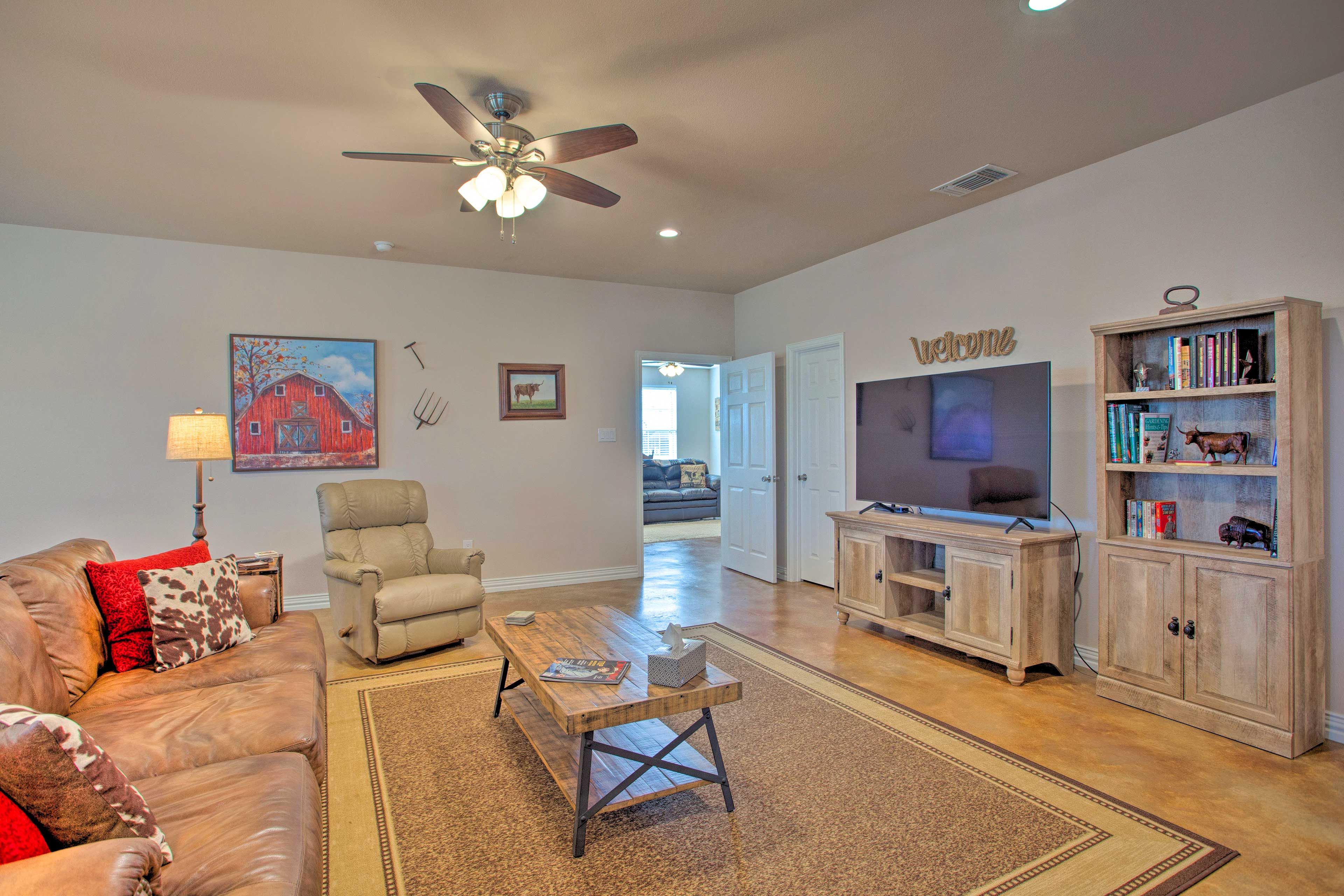 Living Room | Books | Board Games | Smart TV | DVD Player