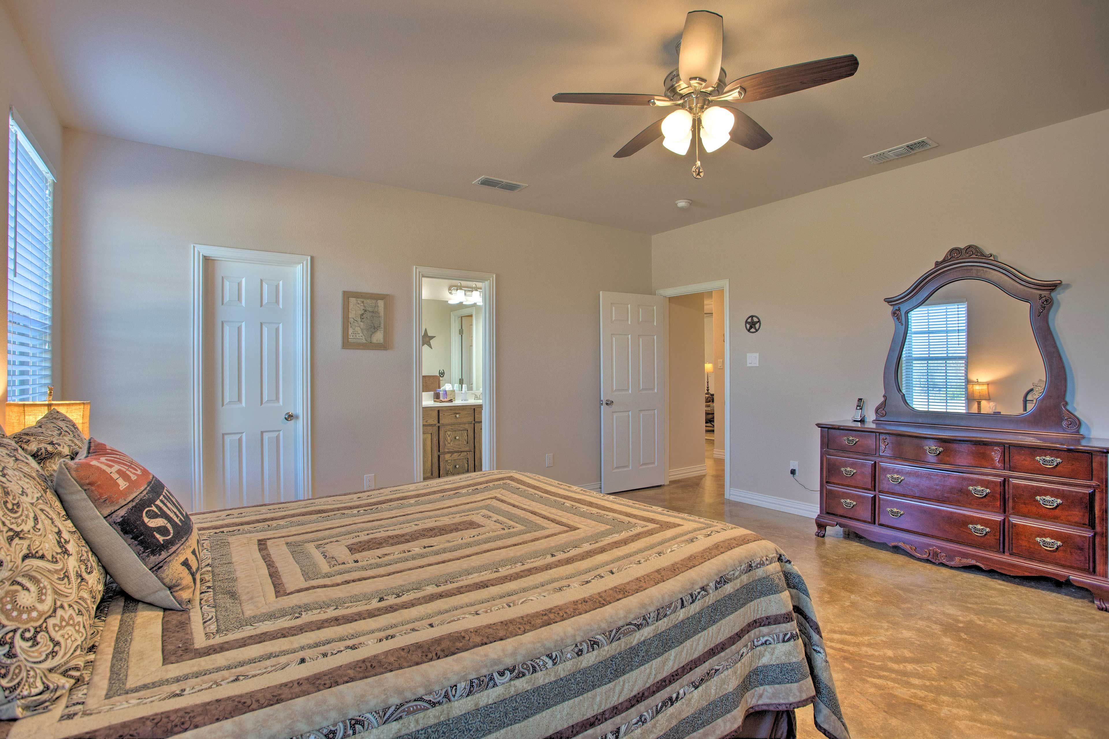Bedroom 1 | Linens Provided | En-Suite Bathroom