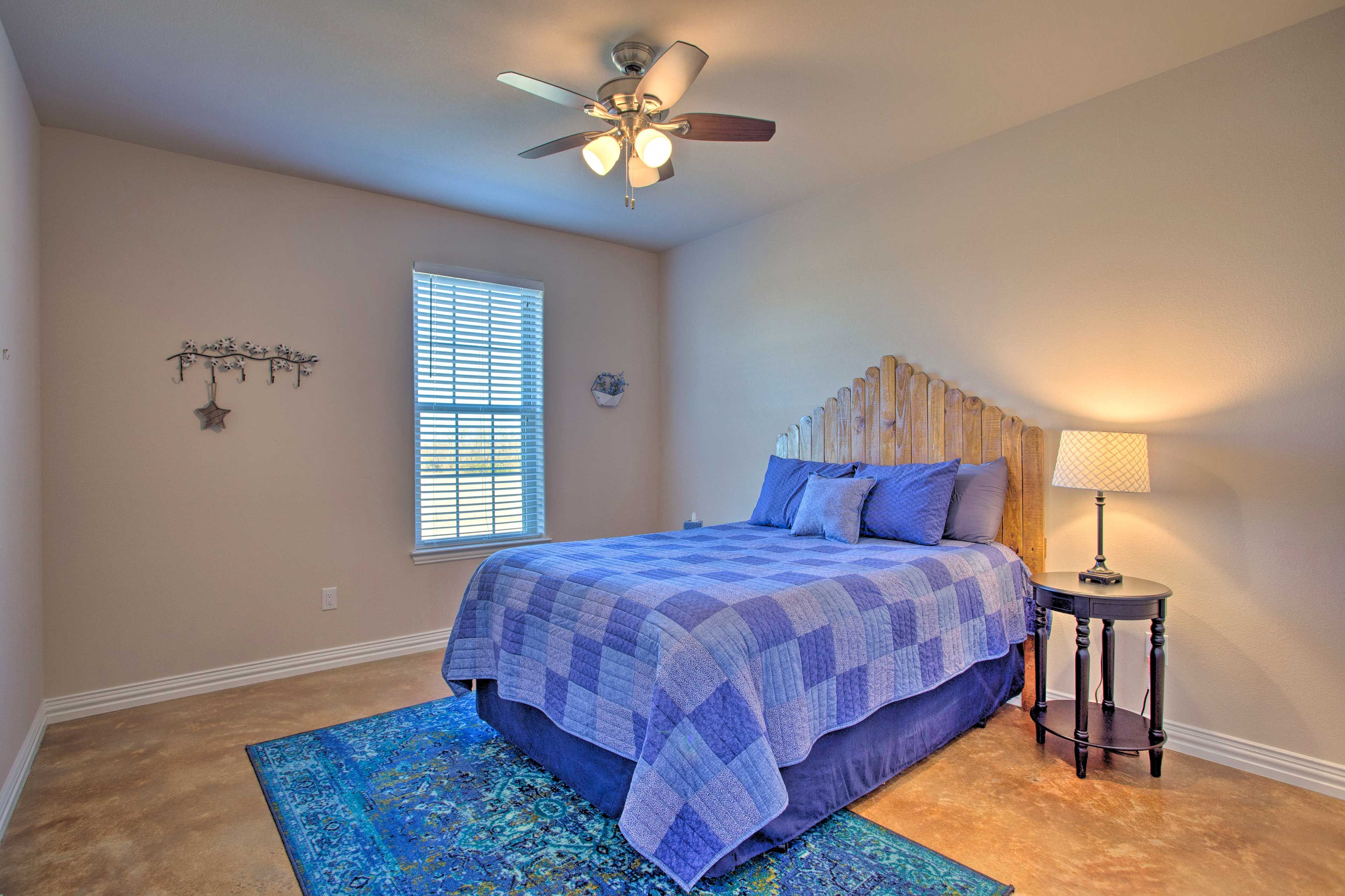 Bedroom 2 | Queen Bed