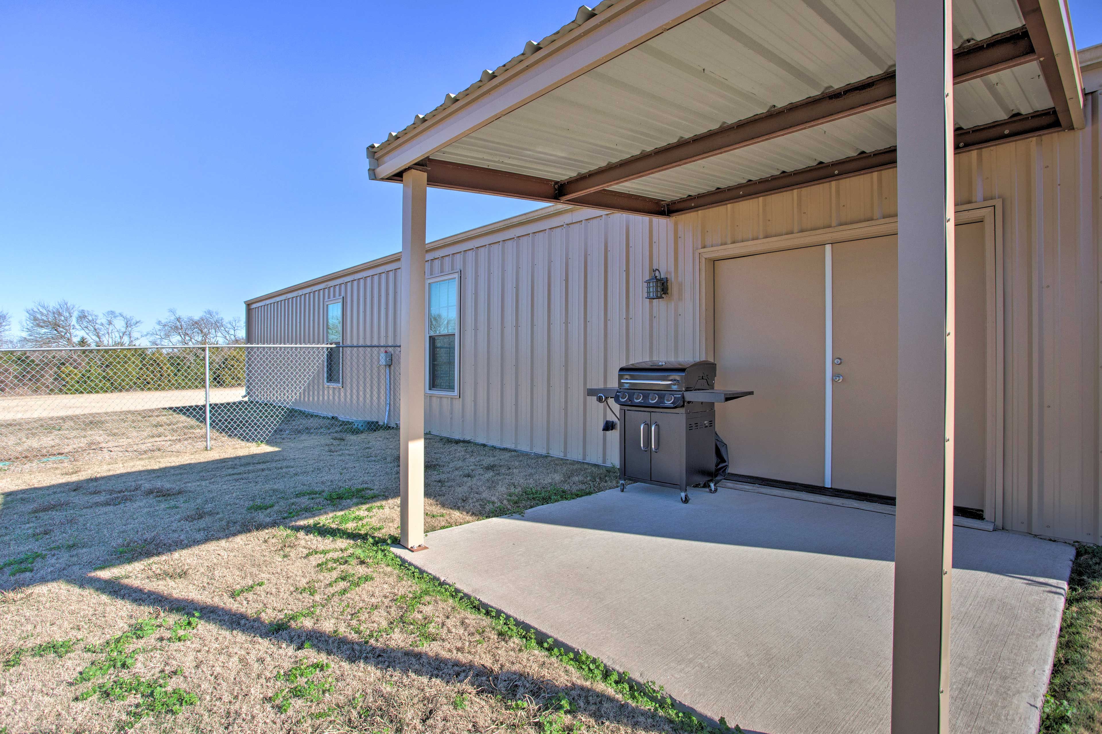 Covered Patio | Gas Grill