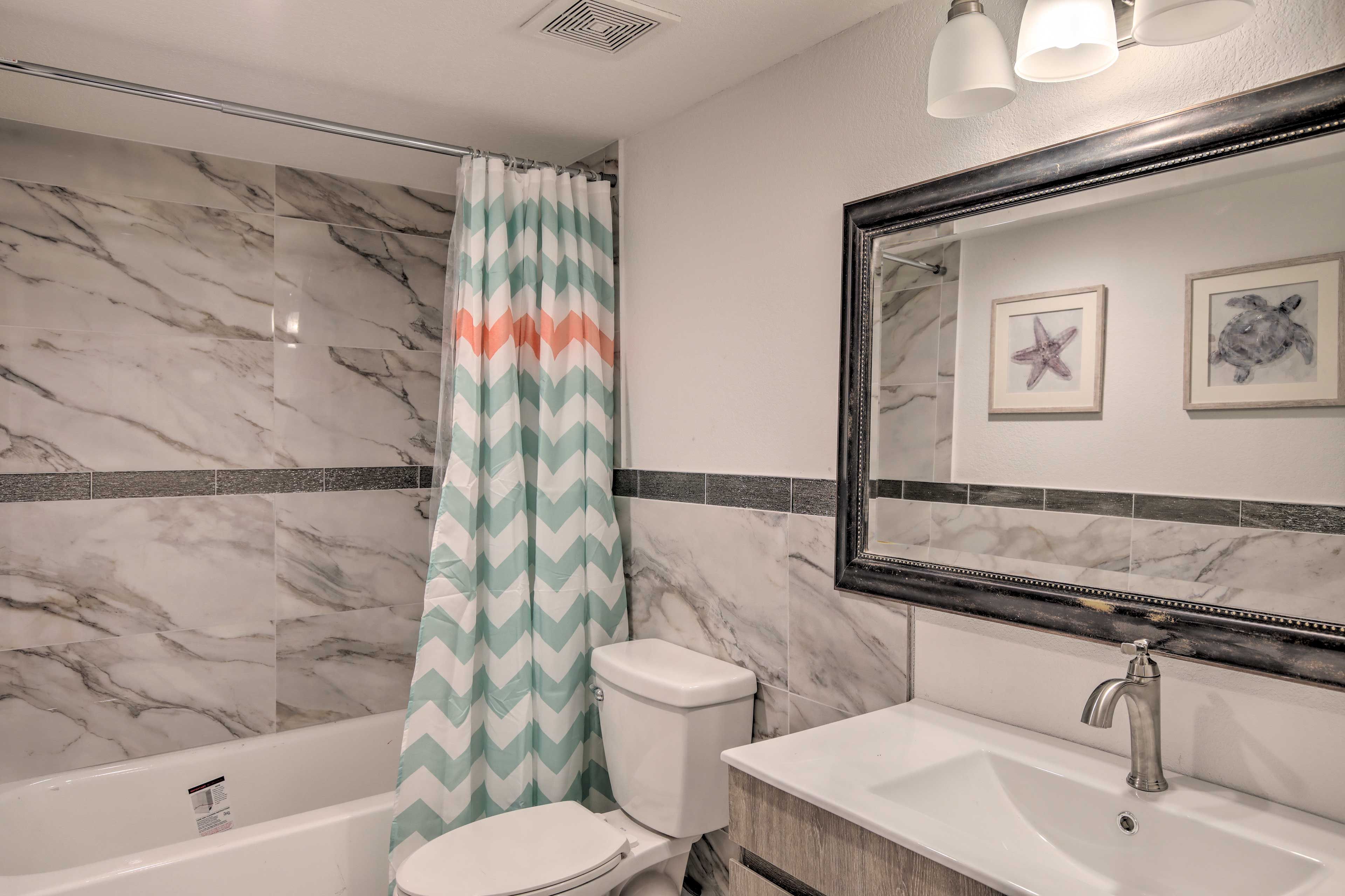 Full Bathroom | 1st Floor | Hair Dryer