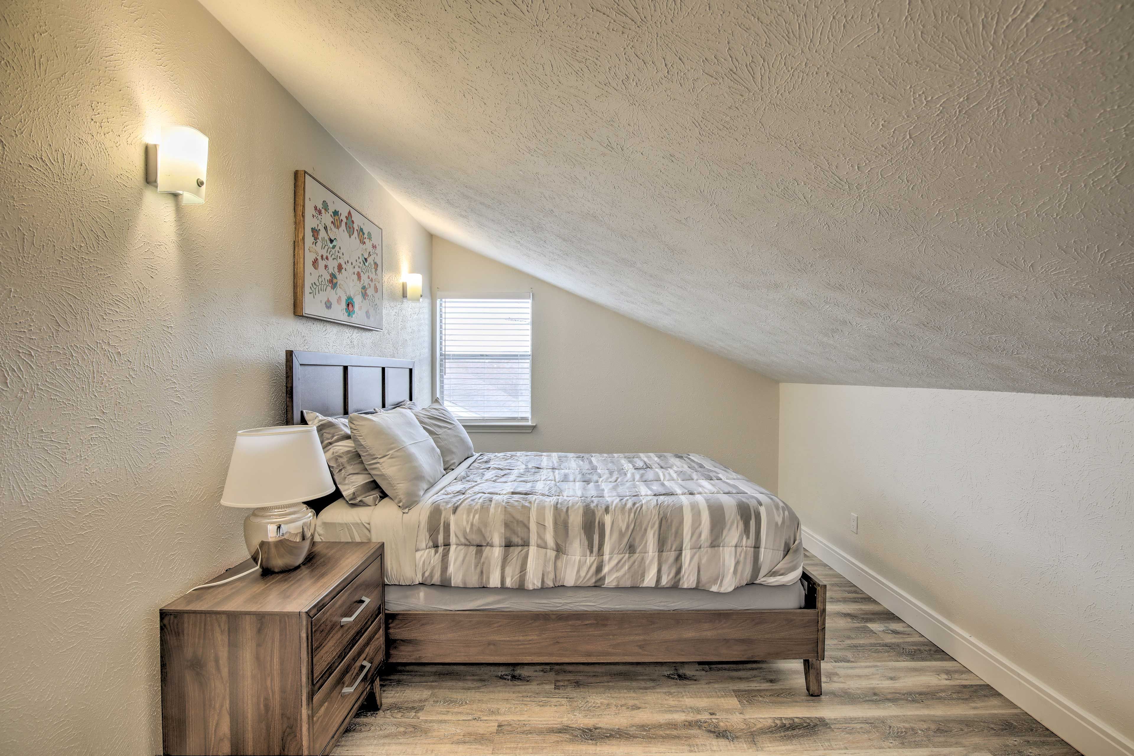 Bedroom 5 | Queen Bed