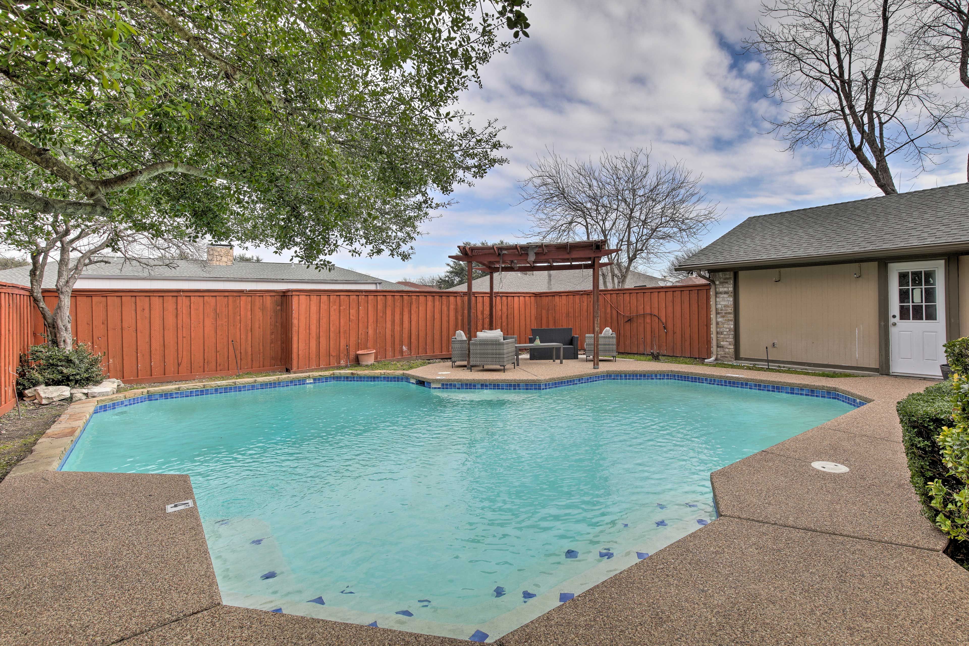 Private Yard | Outdoor Pool (Not Heated, Depth 4' - 9')