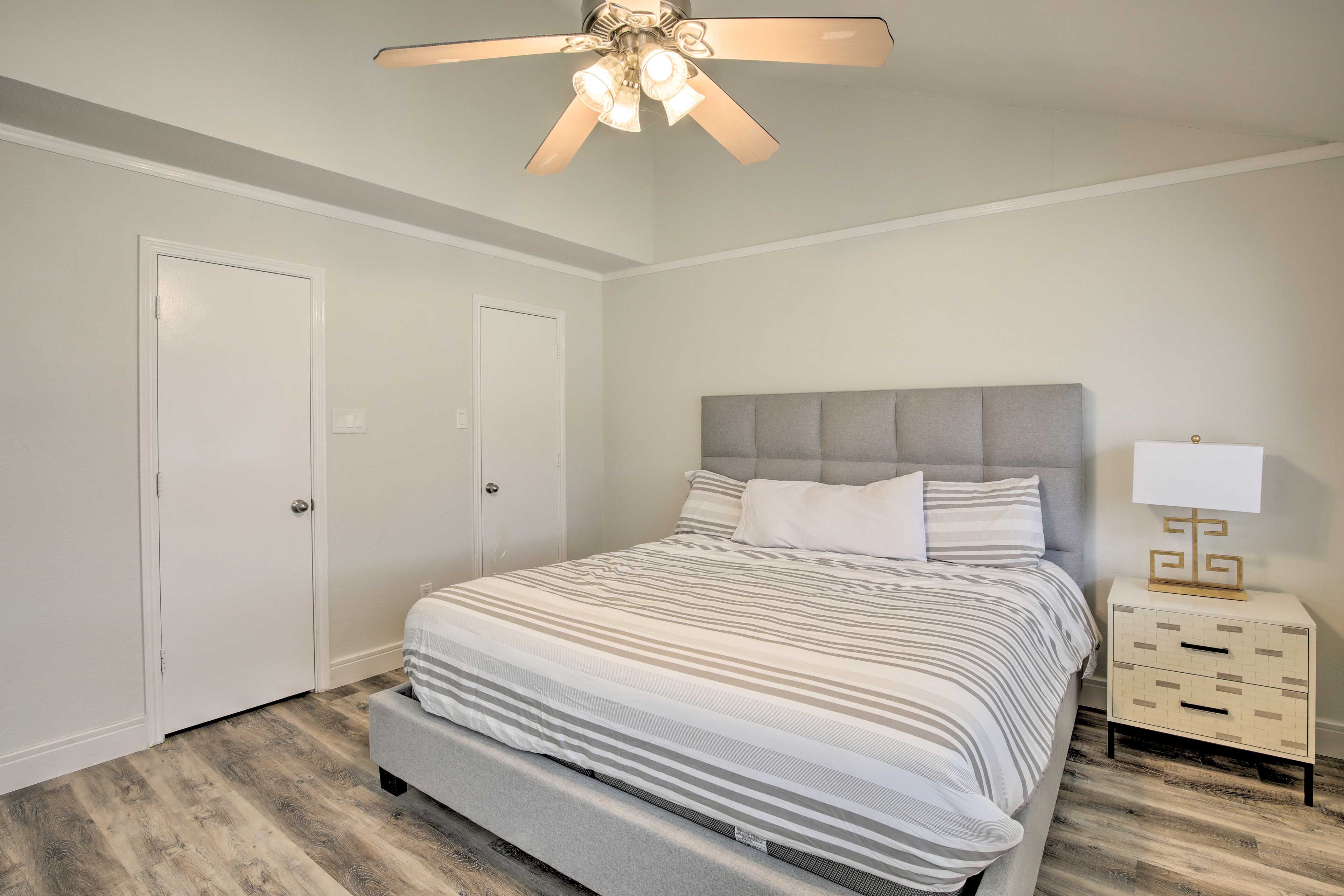 Bedroom 1 | 1st Floor | Queen Bed | Linens Provided