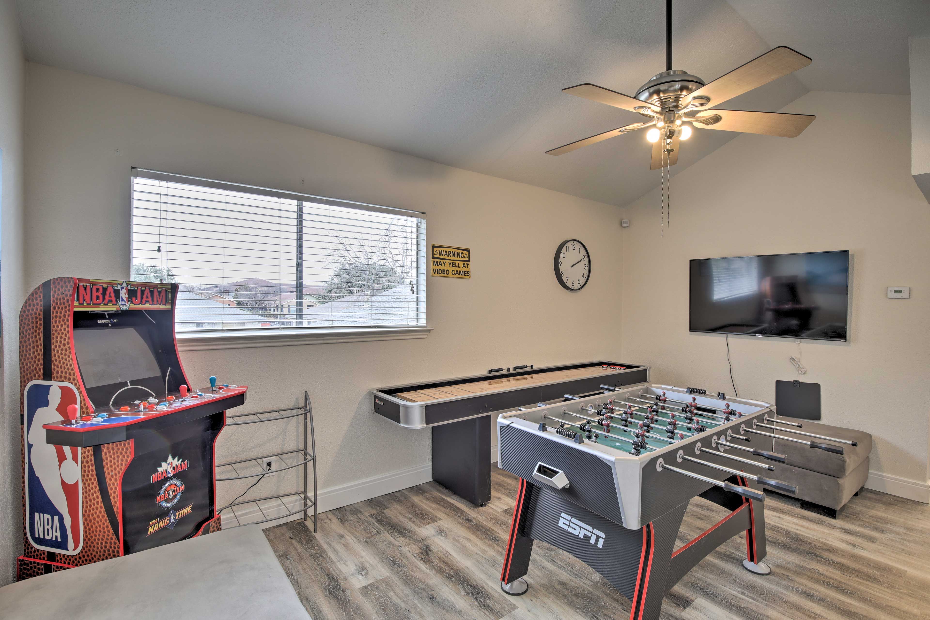 Game Room | Smart TV | Board Games