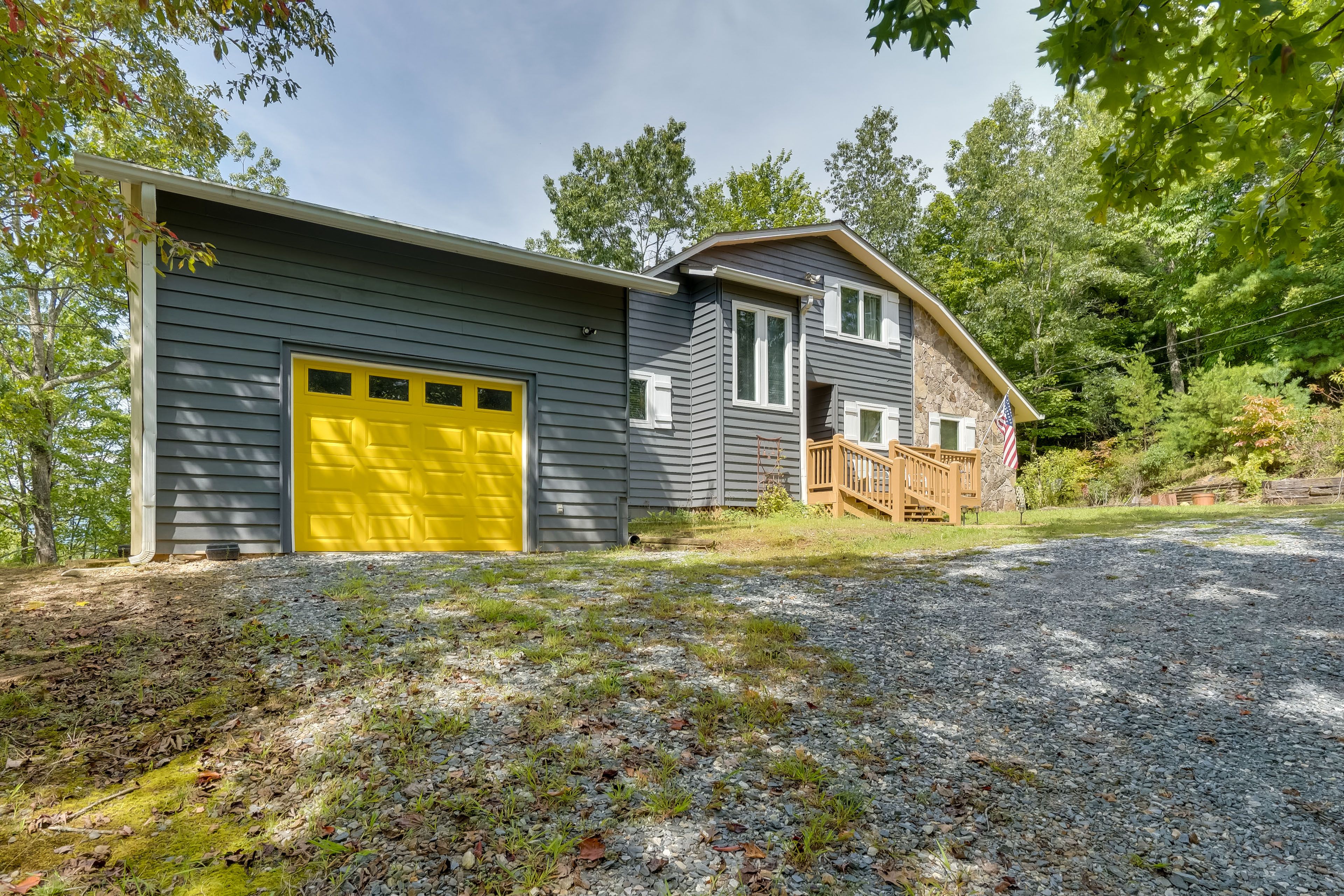 Parking | Driveway (5 Vehicles) | RV/Trailer Parking