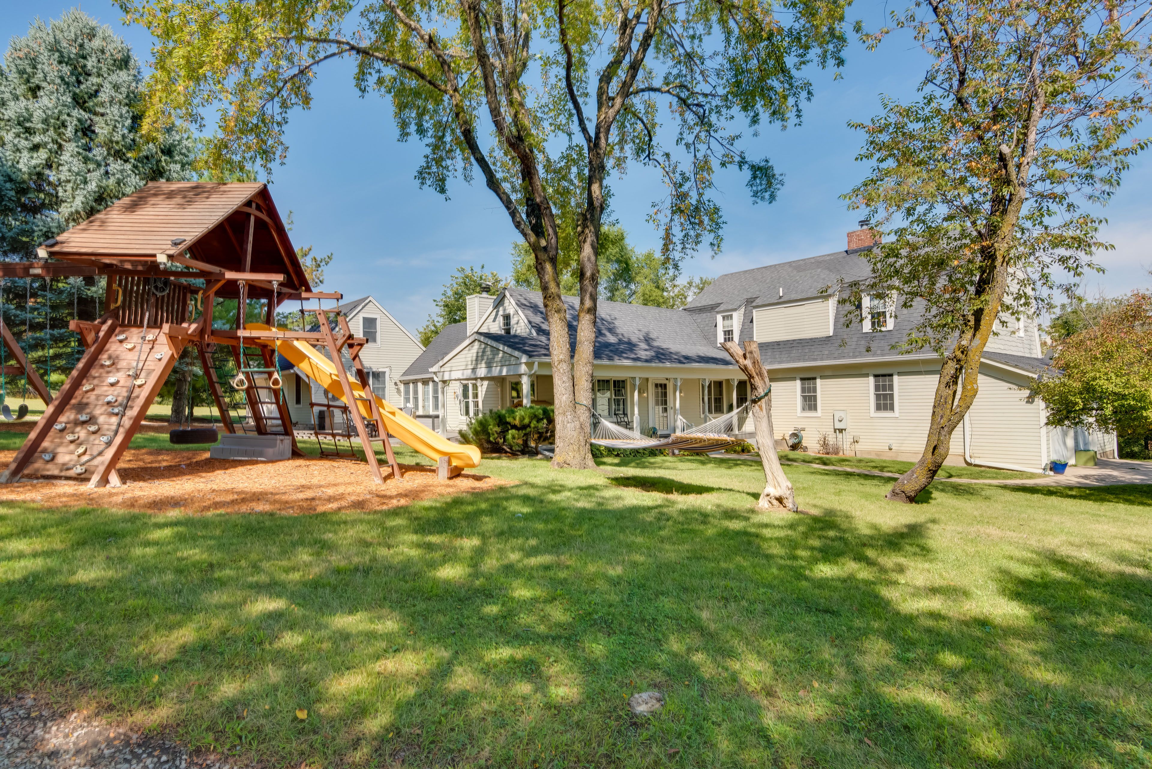 Backyard | Playset | Hammock