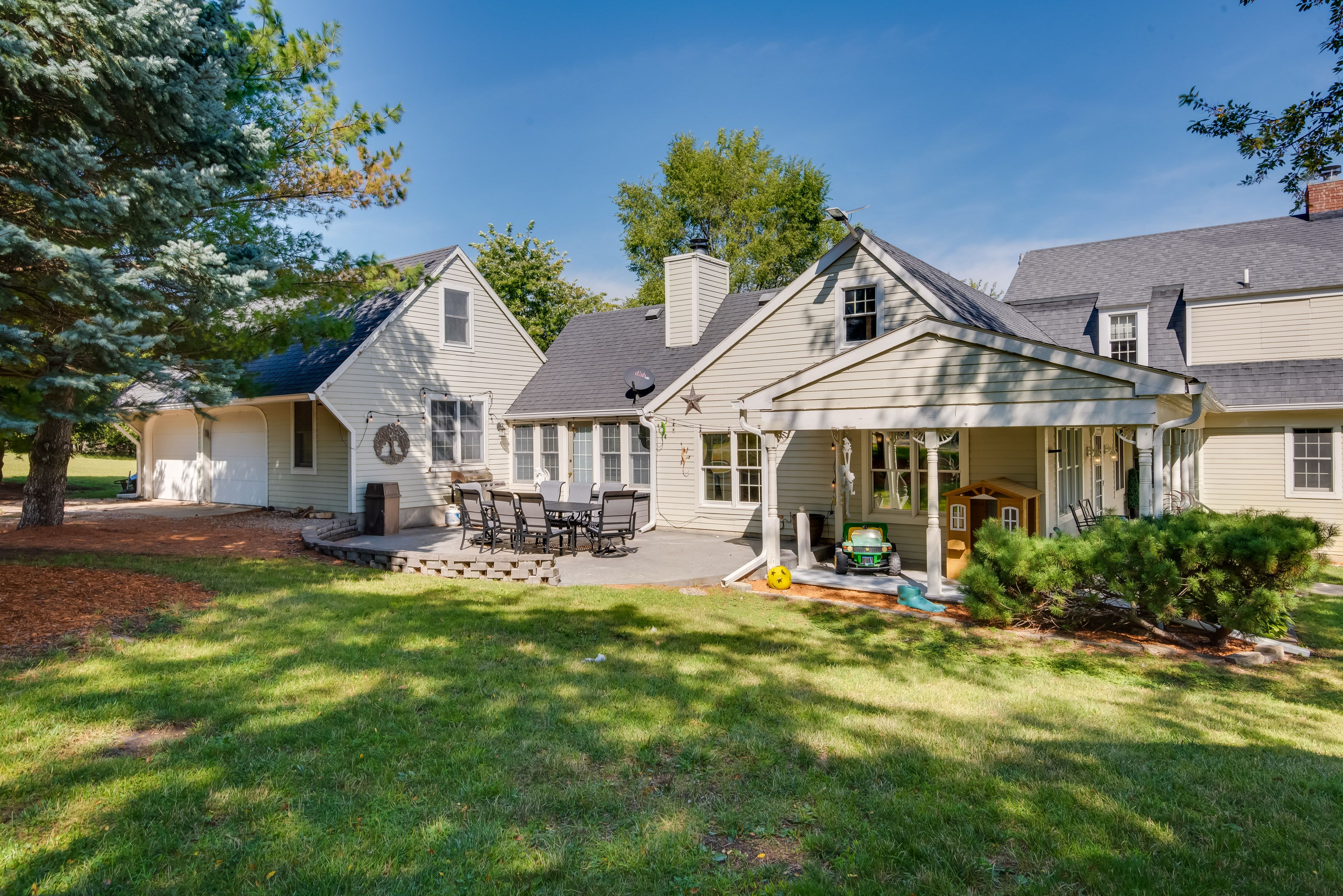 Exterior | Private Patio | 5-Acre Property