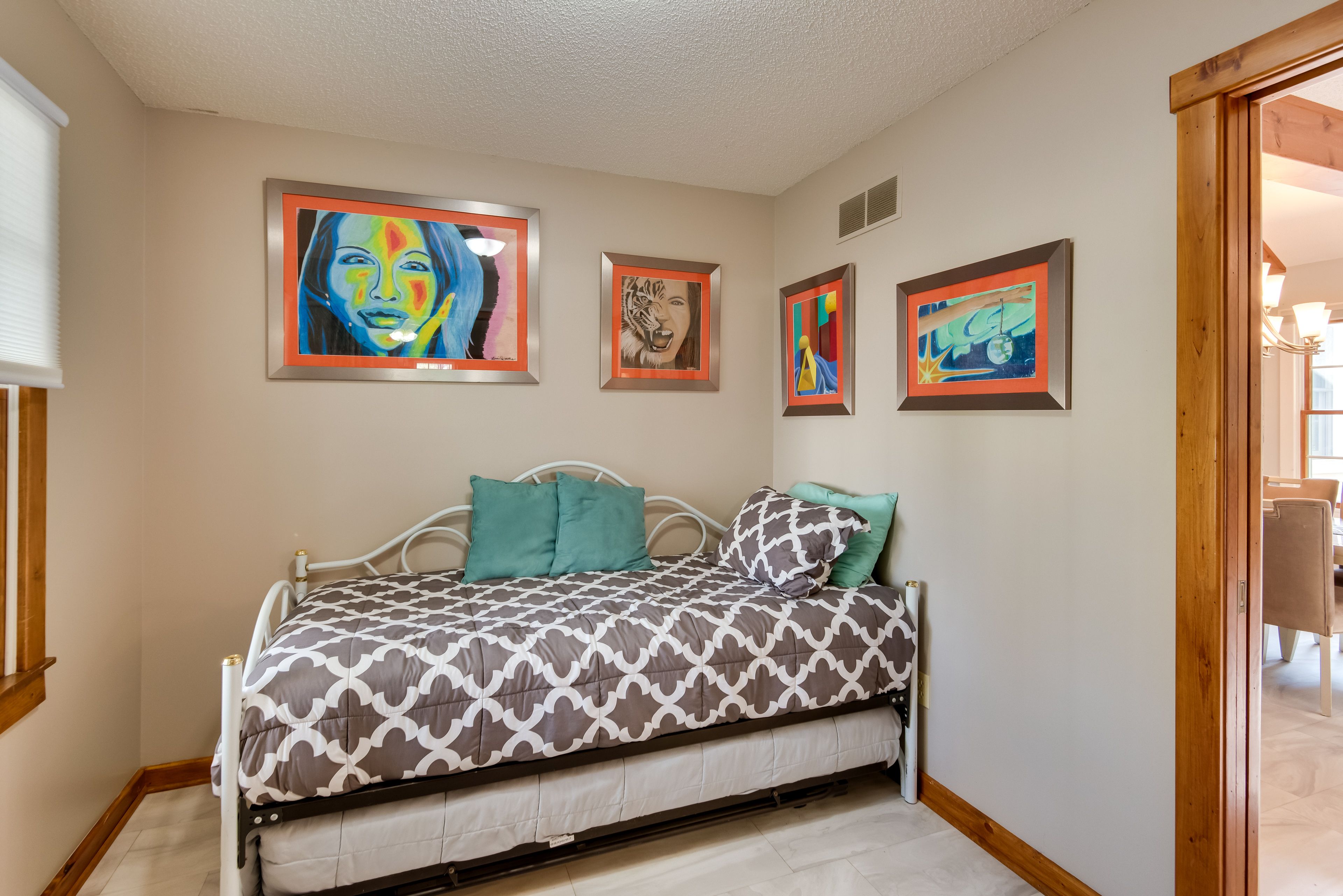 Bedroom 4 | Twin Daybed w/ Twin Trundle