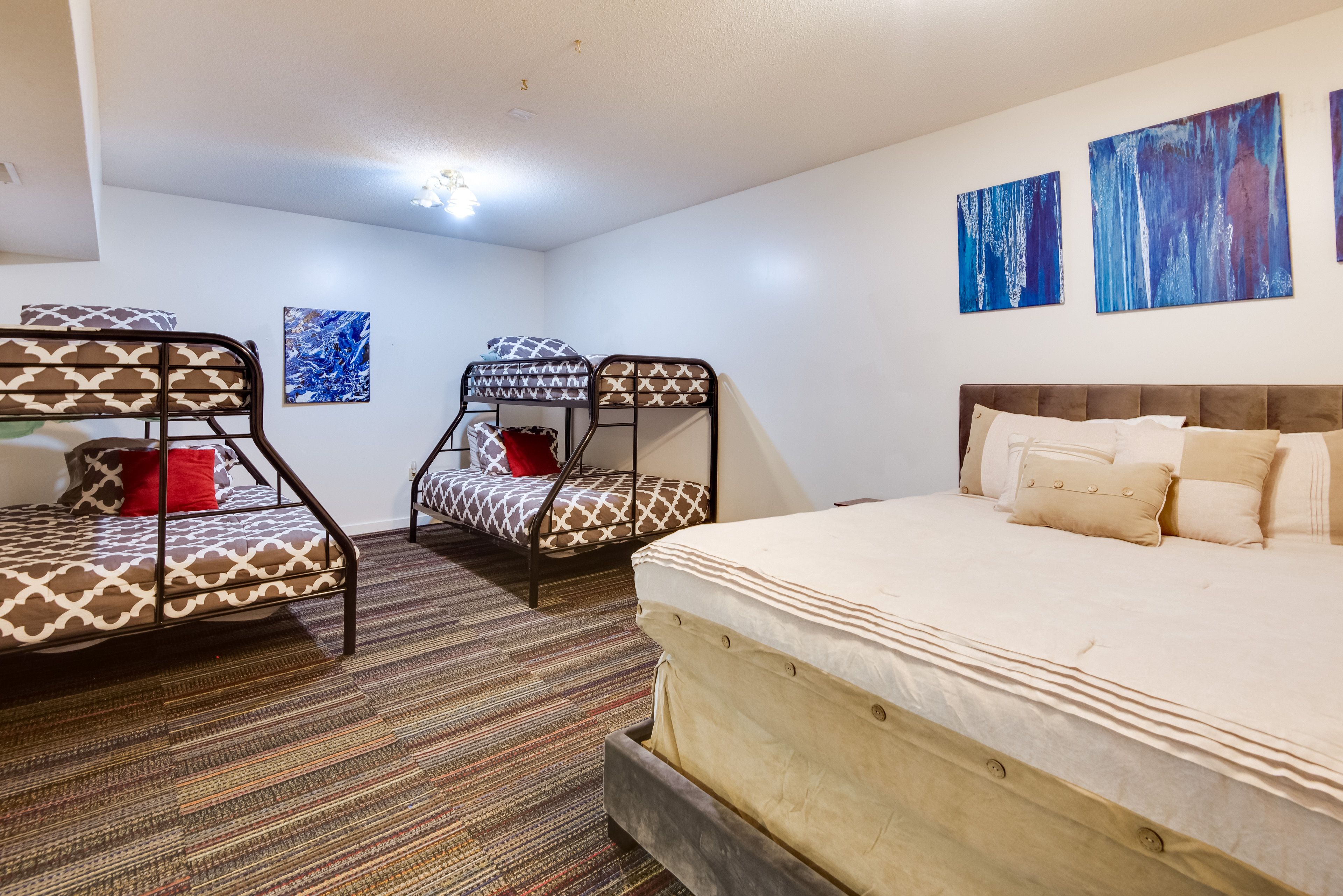 Basement | 2 Twin/Full Bunk Beds | Queen Bed