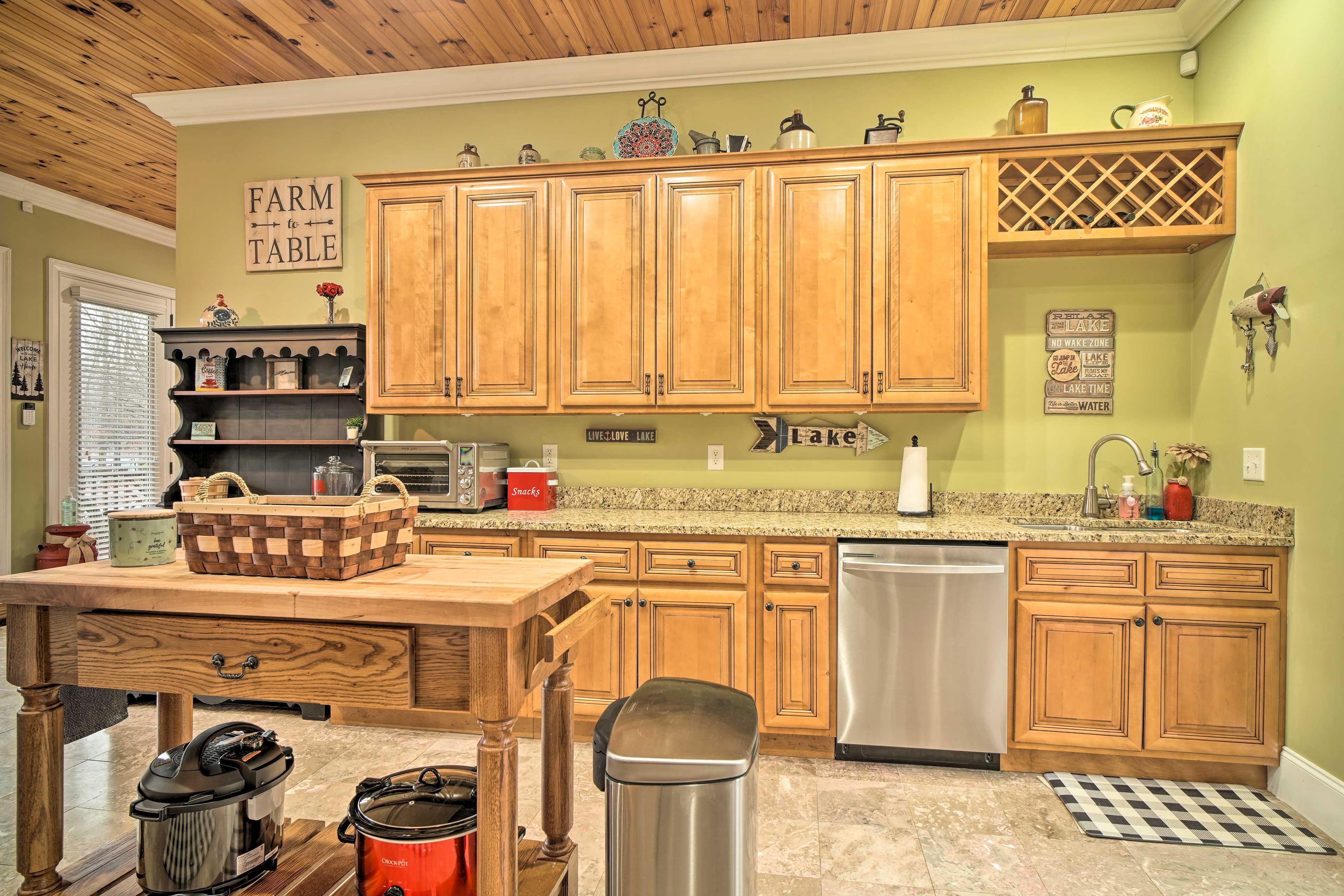 Fully Equipped Kitchen | Dishware & Flatware
