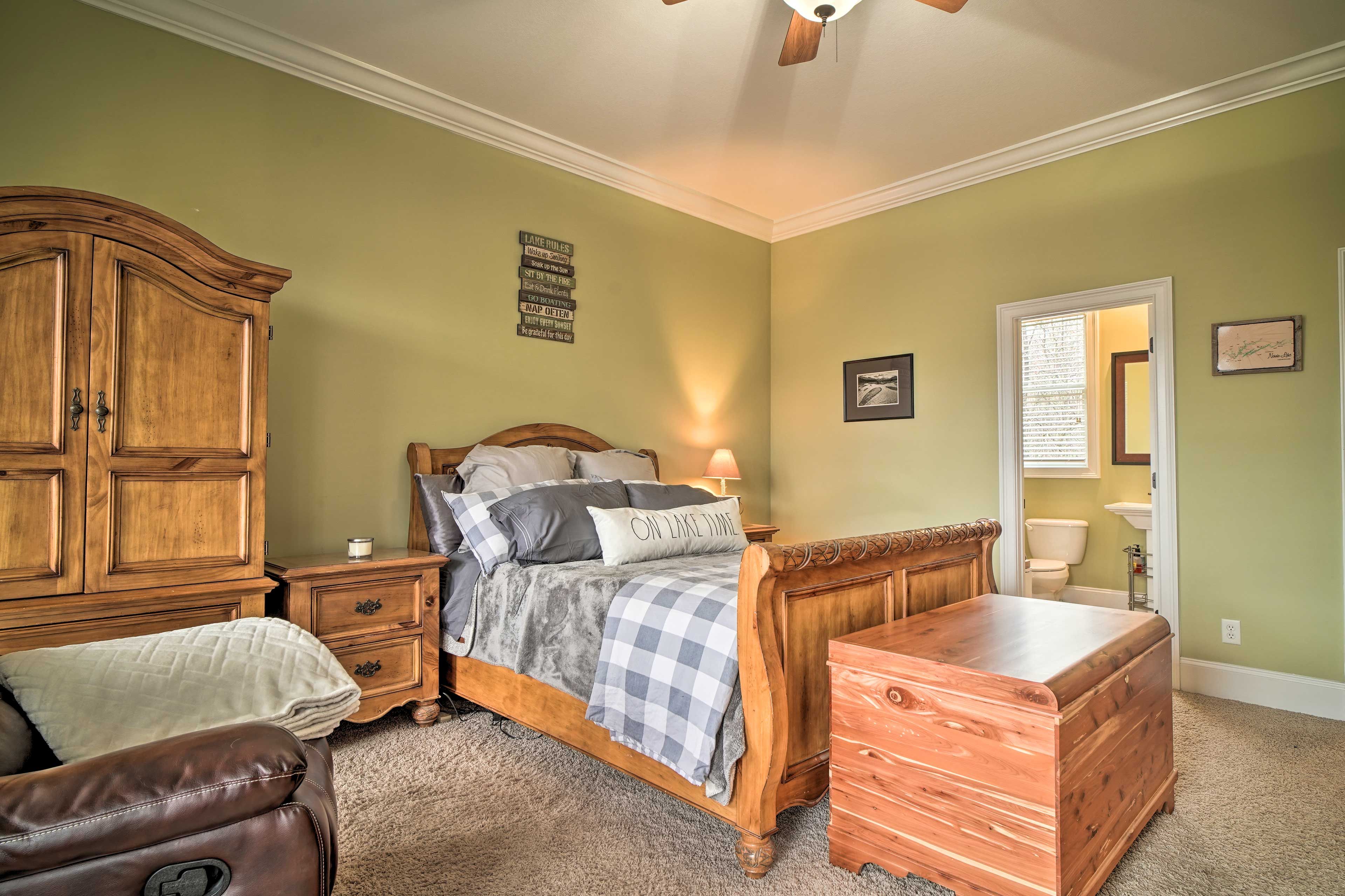 Bedroom 1 | Linens & Towels