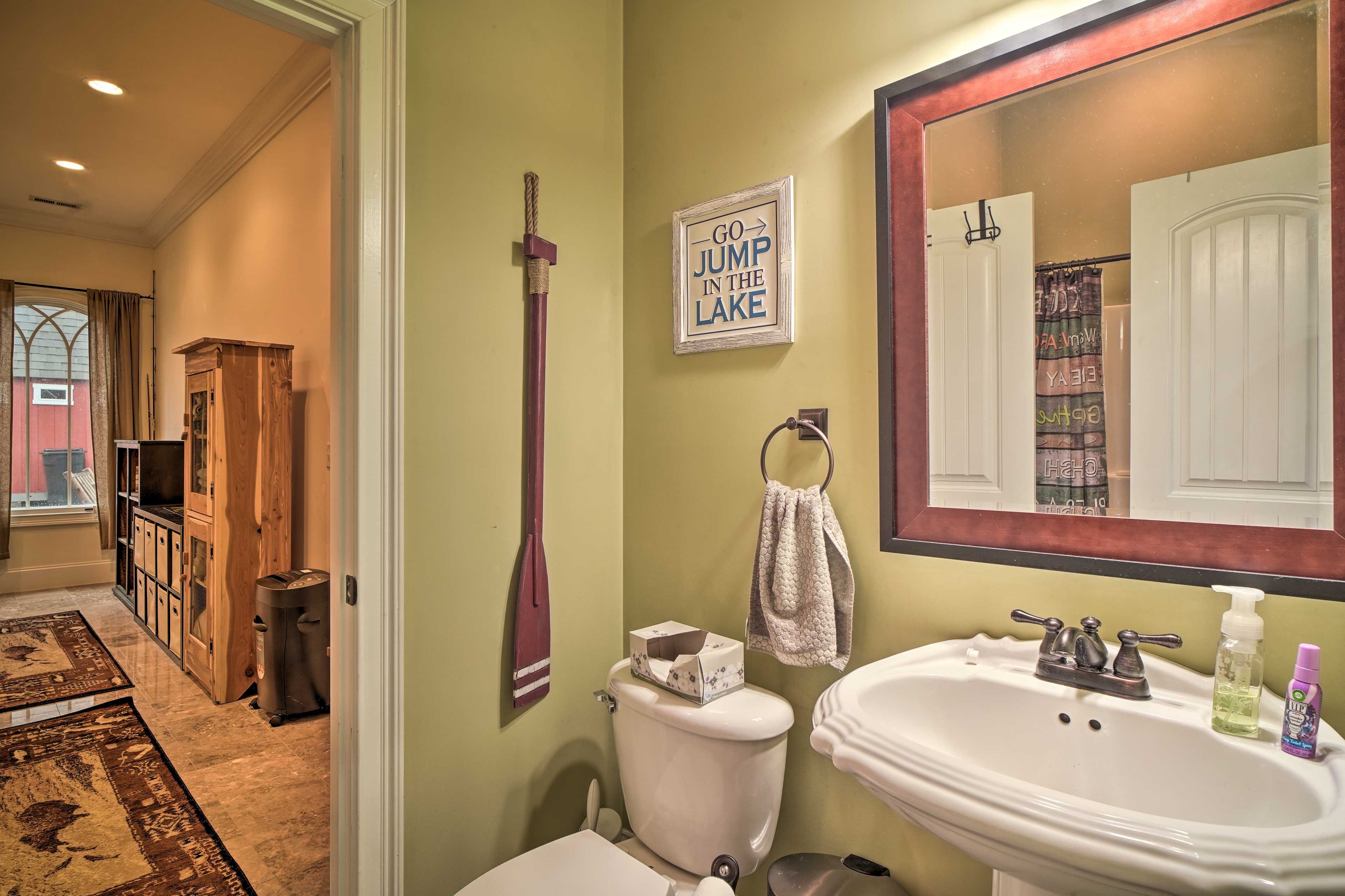 Full Bathroom | 1st Floor