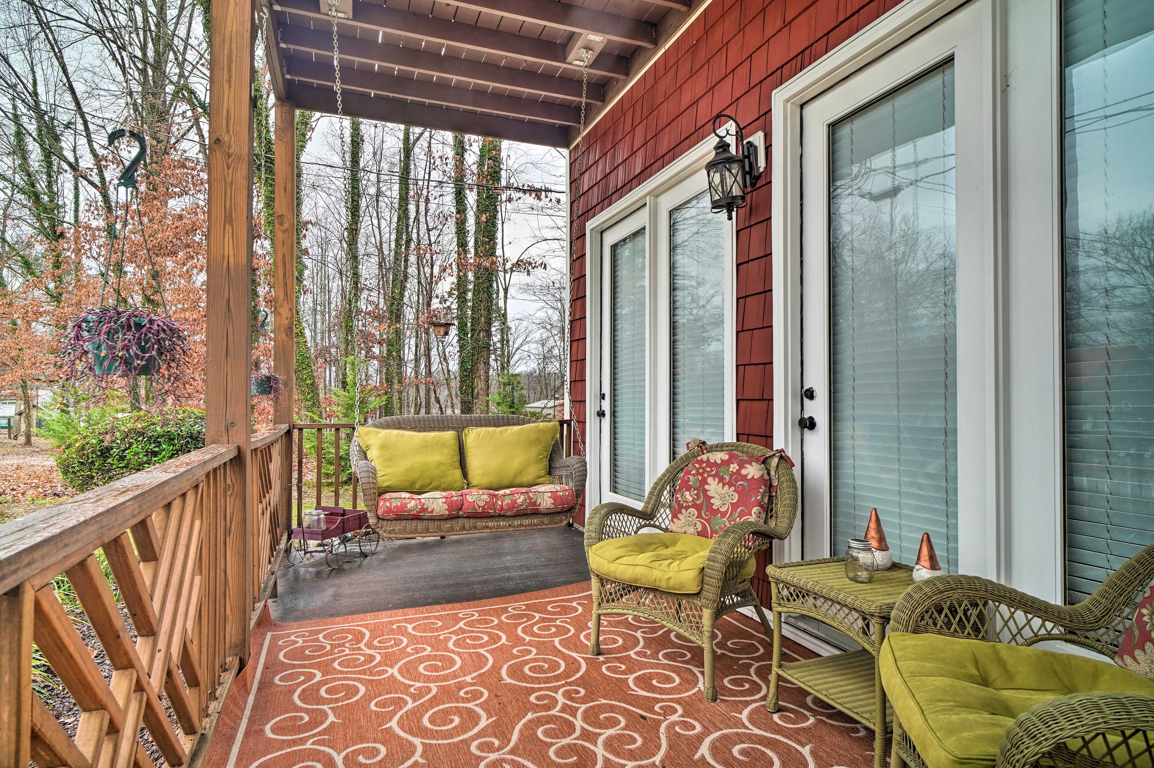 Front Porch | Dog Friendly w/ Fee | 2 Dogs Maximum