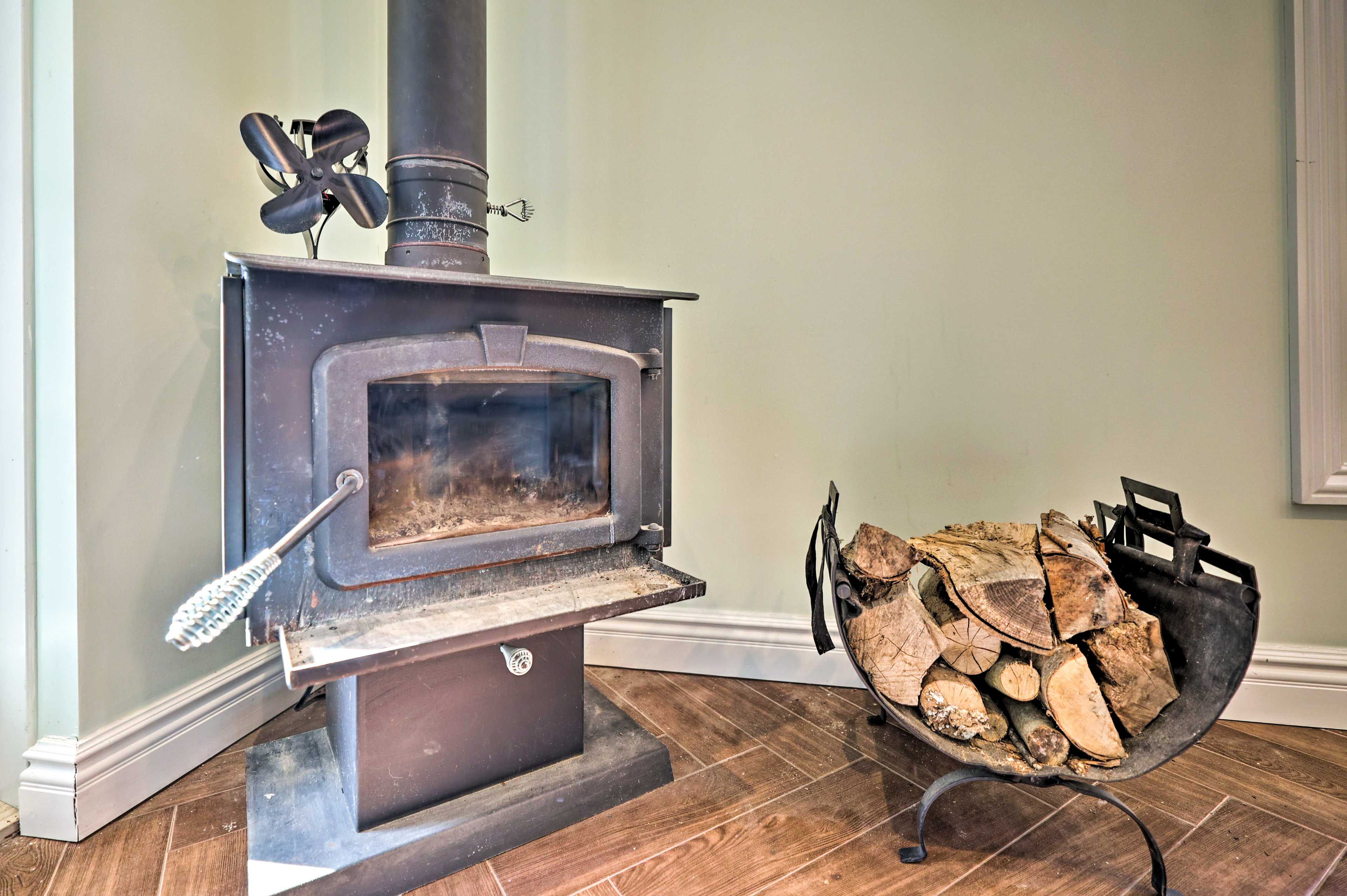 Kitchen | Wood-Burning Stove | Central A/C | Trash Bags | Paper Towels