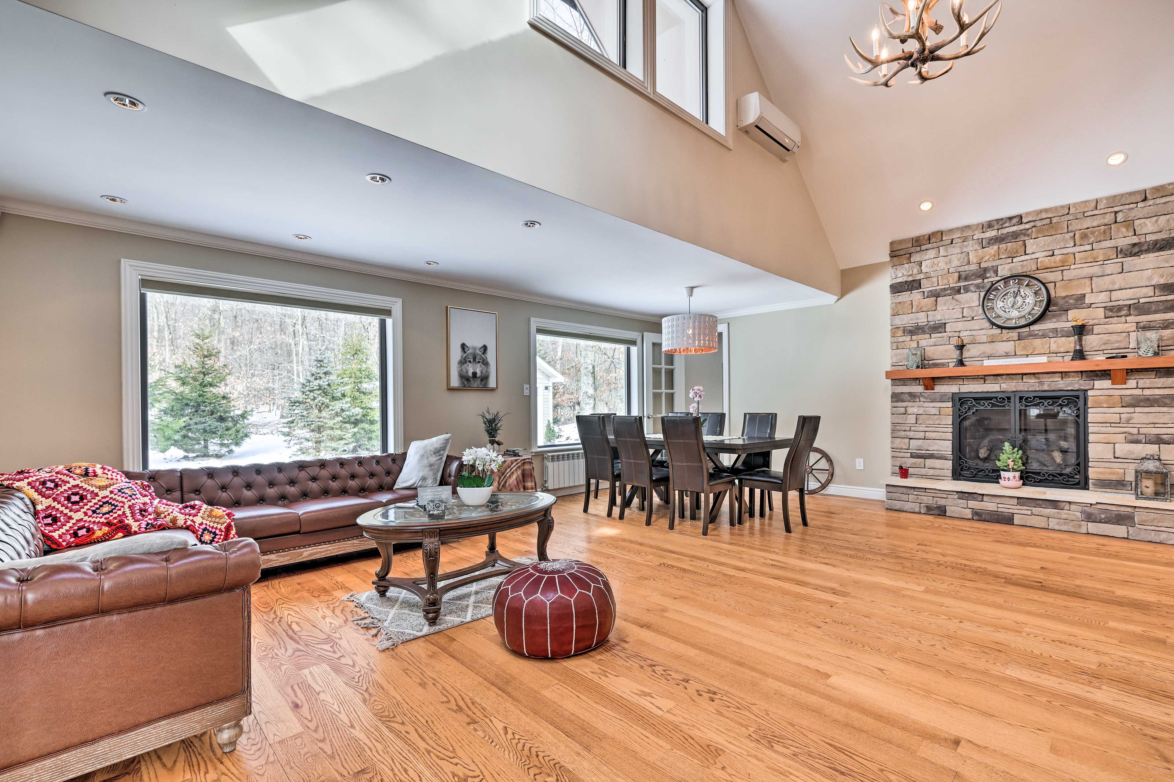 Living Room | Free WiFi | Smart TVs | DVD Player