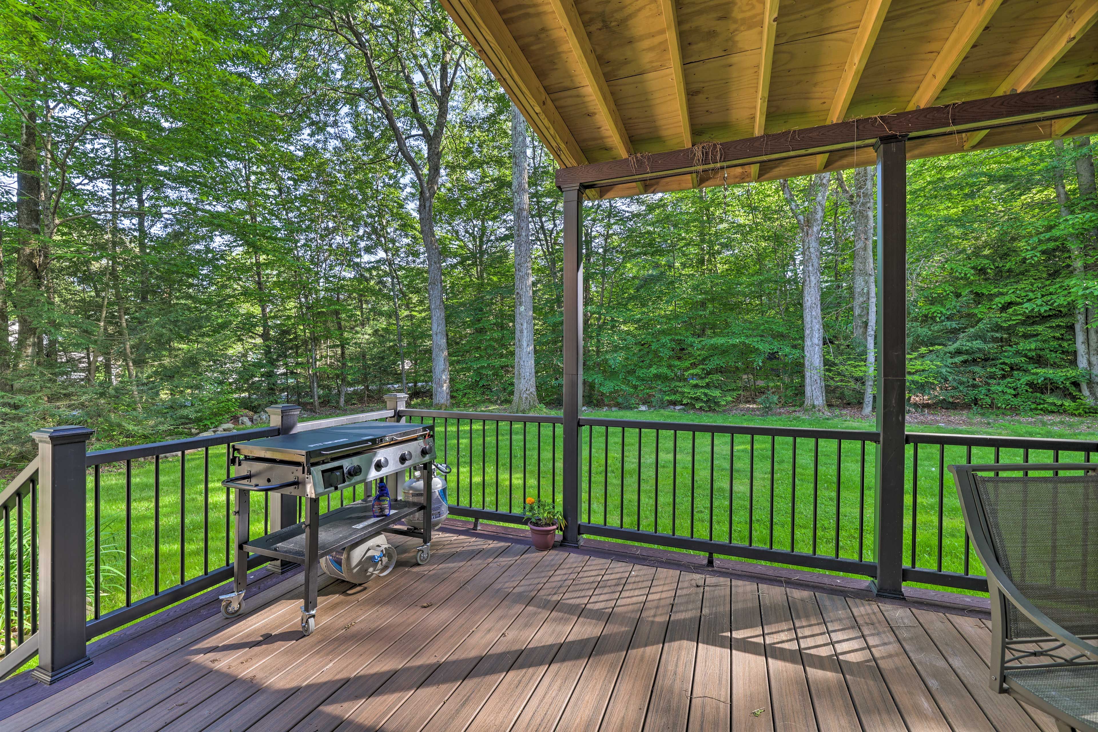 Deck | 3 External Security Cameras (Facing Out) | Fire Pit