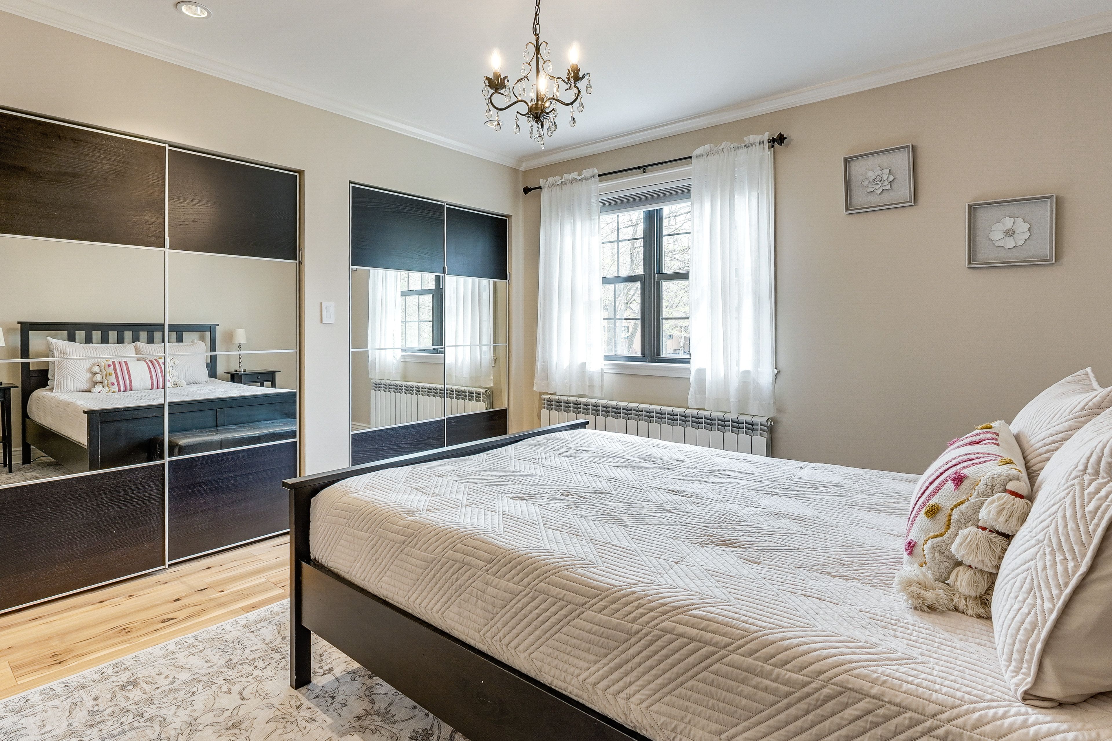 Bedroom 1 | Queen Bed