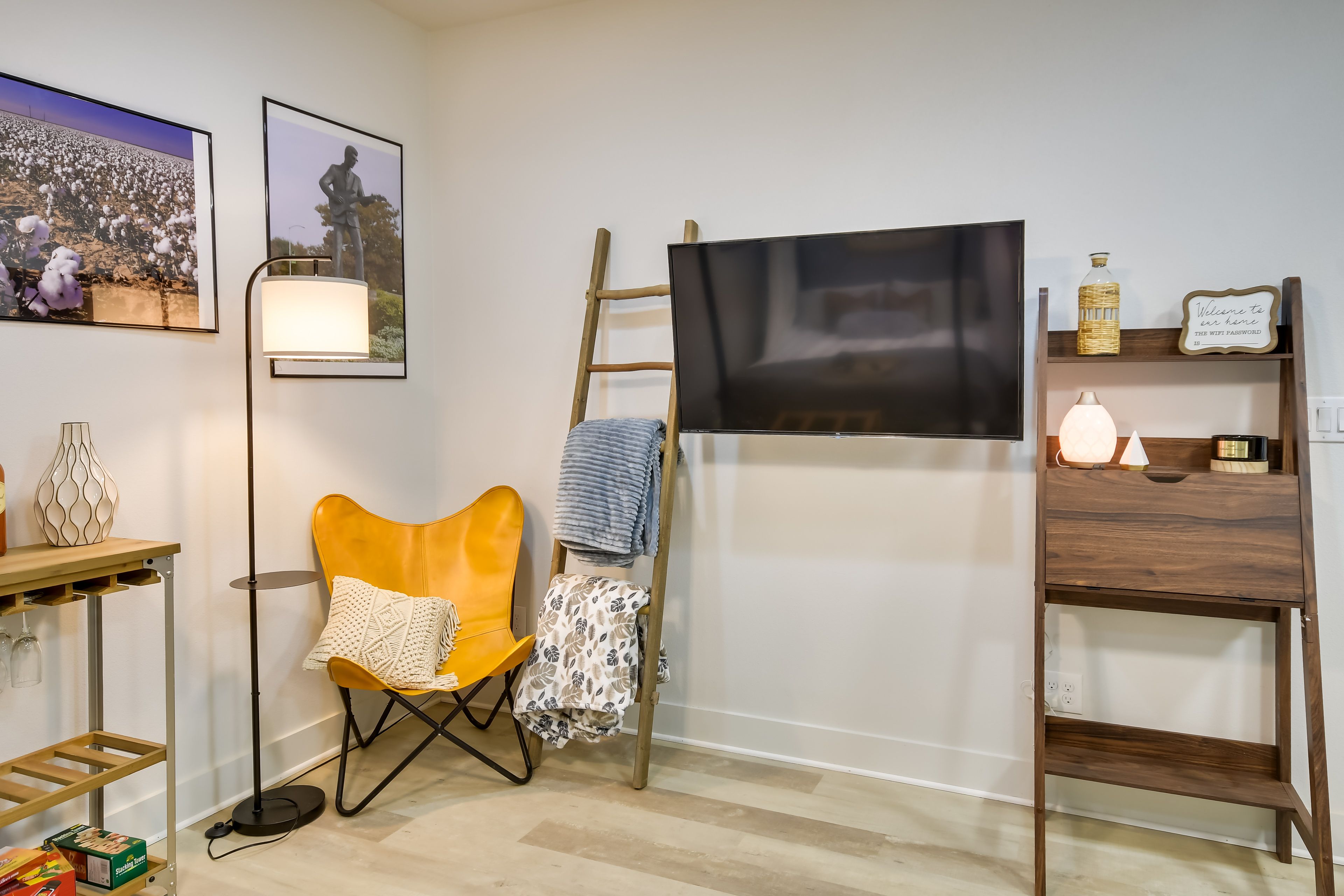 Studio | Queen Bed | Sleeper Sofa | Smart TV w/ Cable