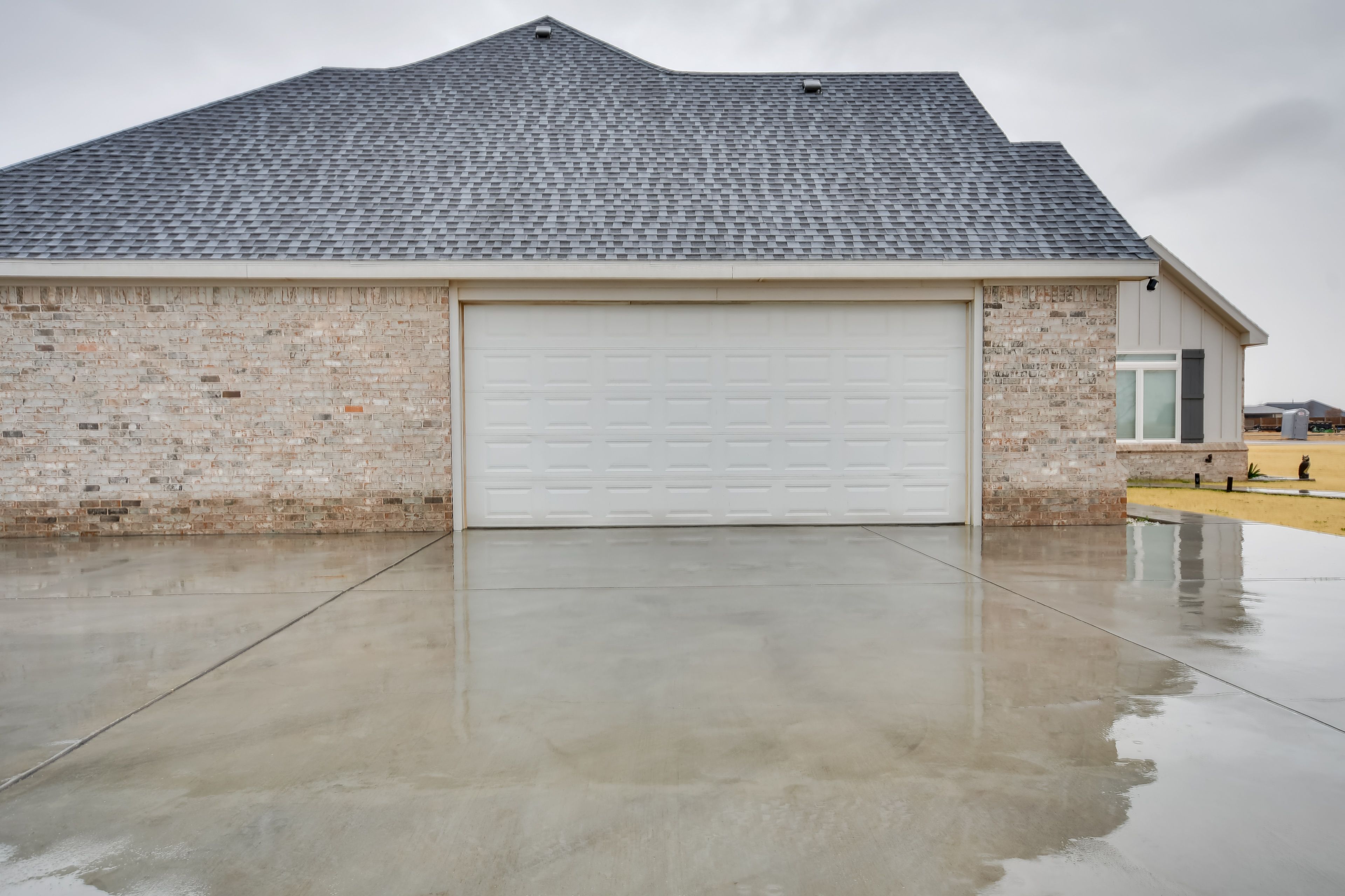 Parking | Driveway (3 Vehicles)