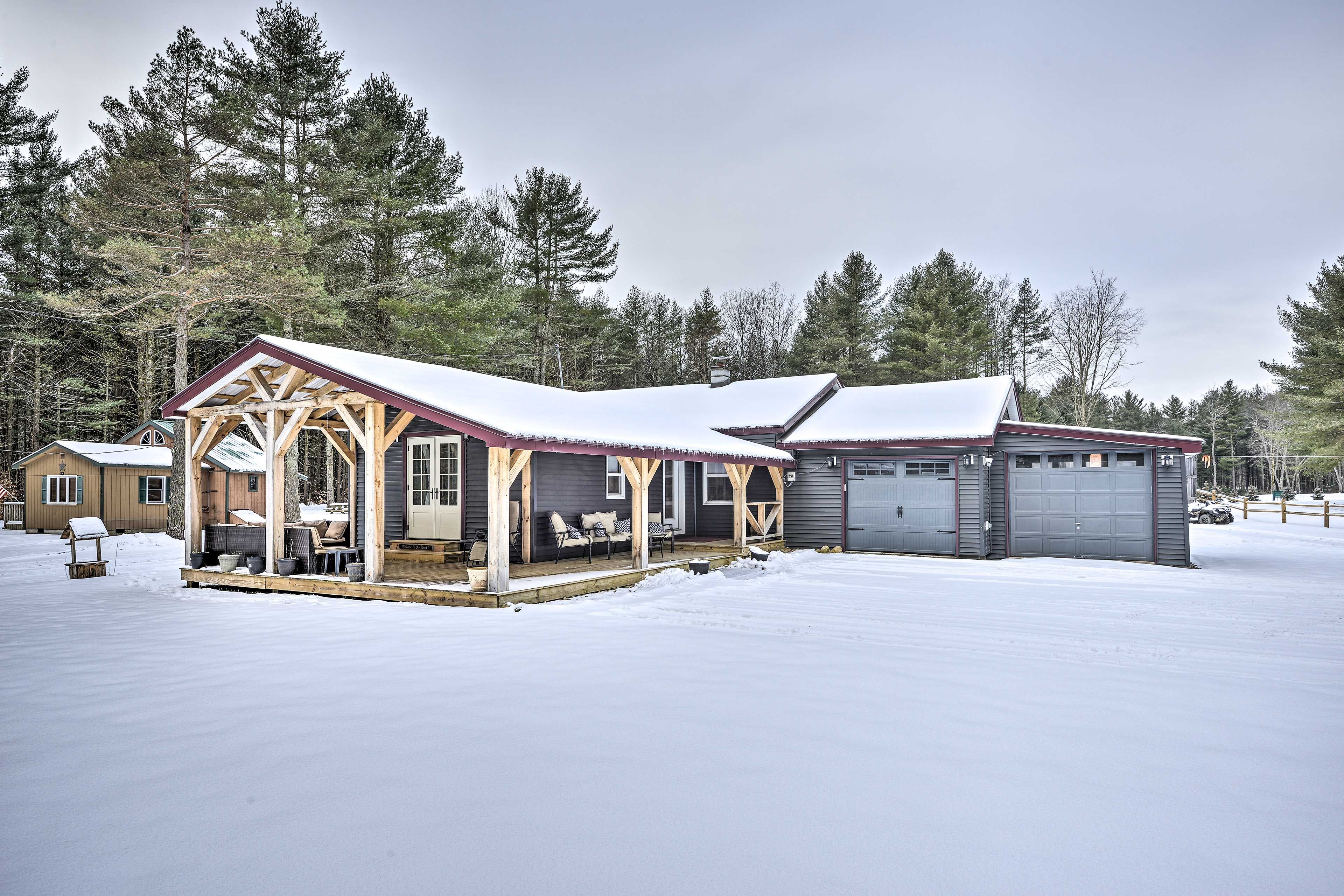 Parking | Driveway (8 Vehicles) | Garage (1 Vehicle) | RV/Trailer Parking
