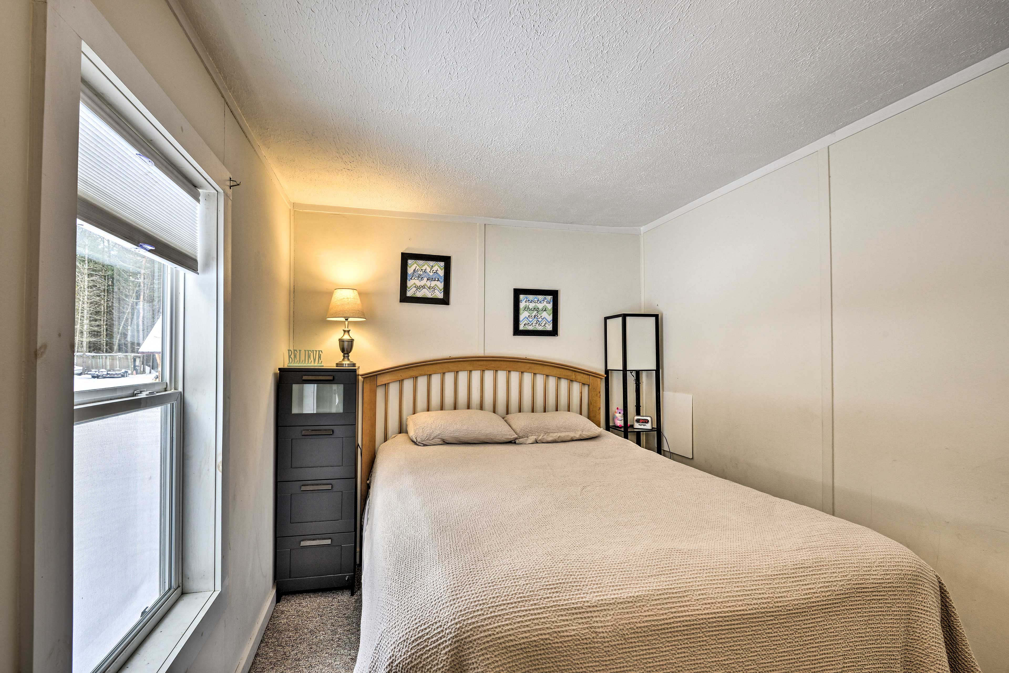 Bedroom 1 | Queen Bed