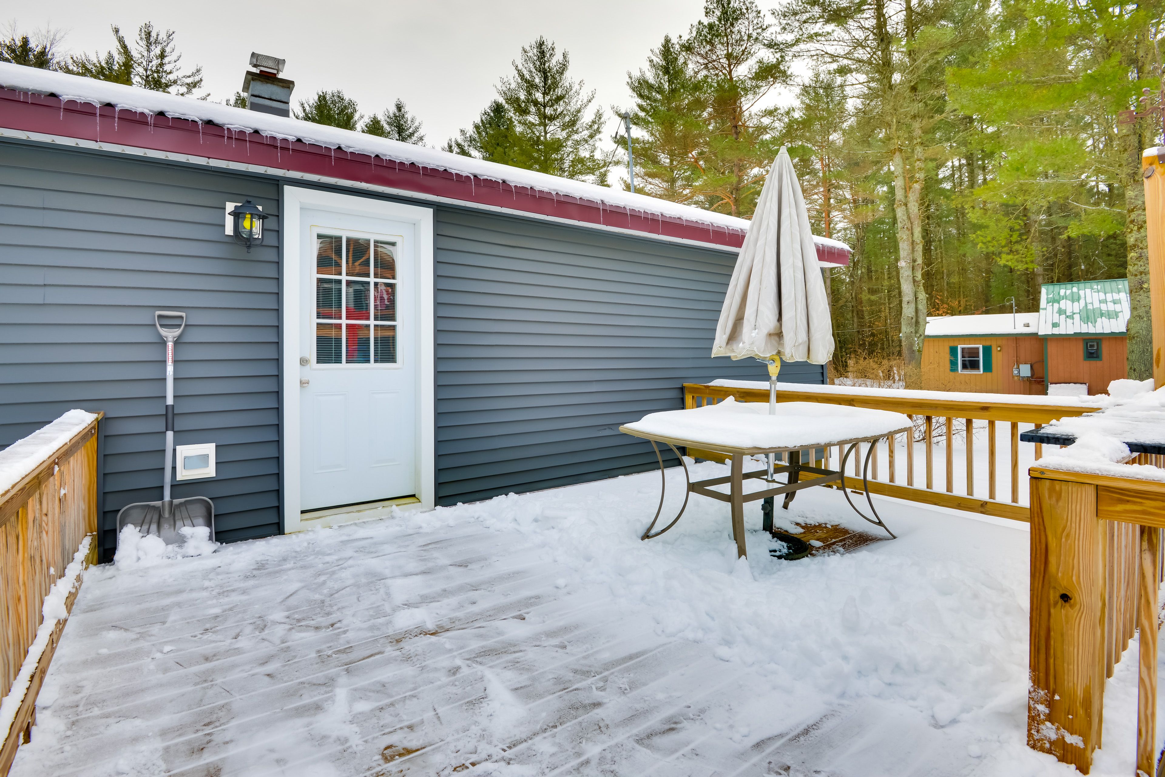 Private Deck | Outdoor Dining Area | Fire Pit