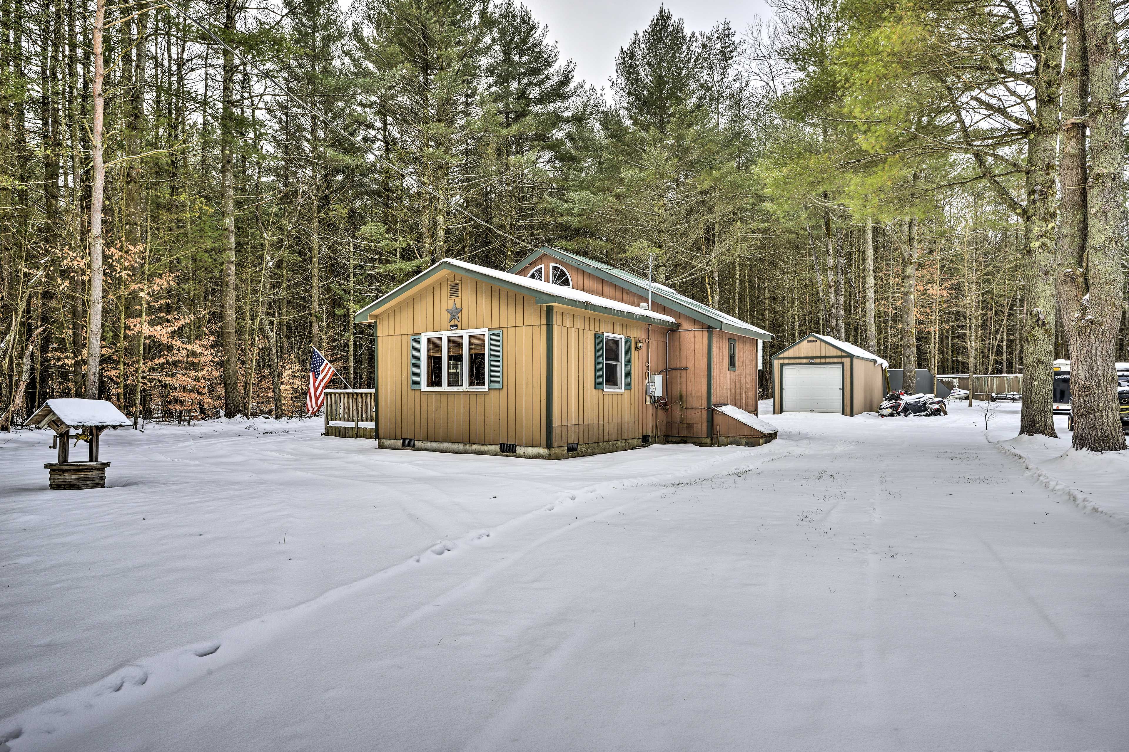 Parking | Driveway (6 Vehicles) | Garage (1 Vehicle) | RV/Trailer Parking