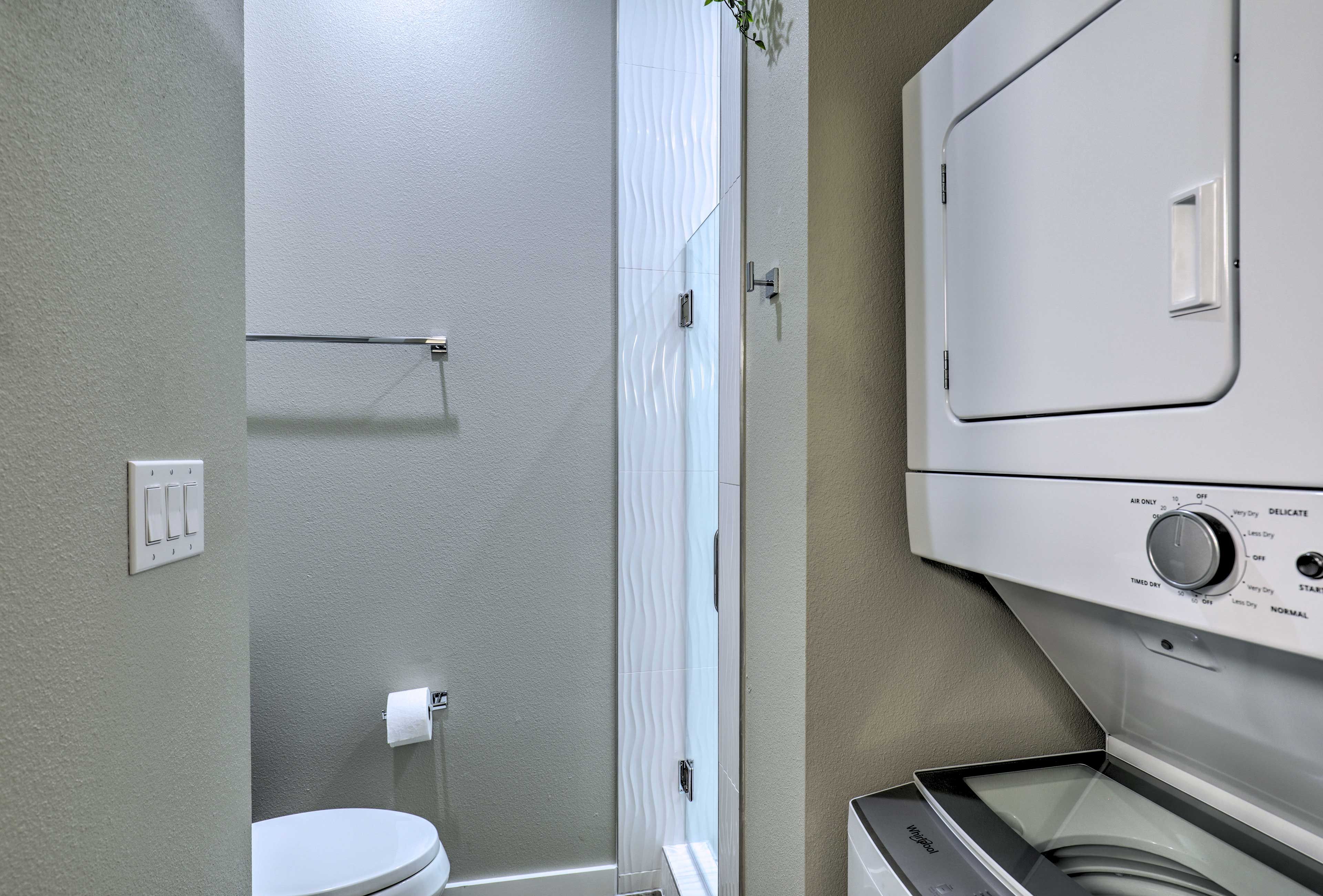 Full Bathroom | Washer/Dryer | Detergent Provided