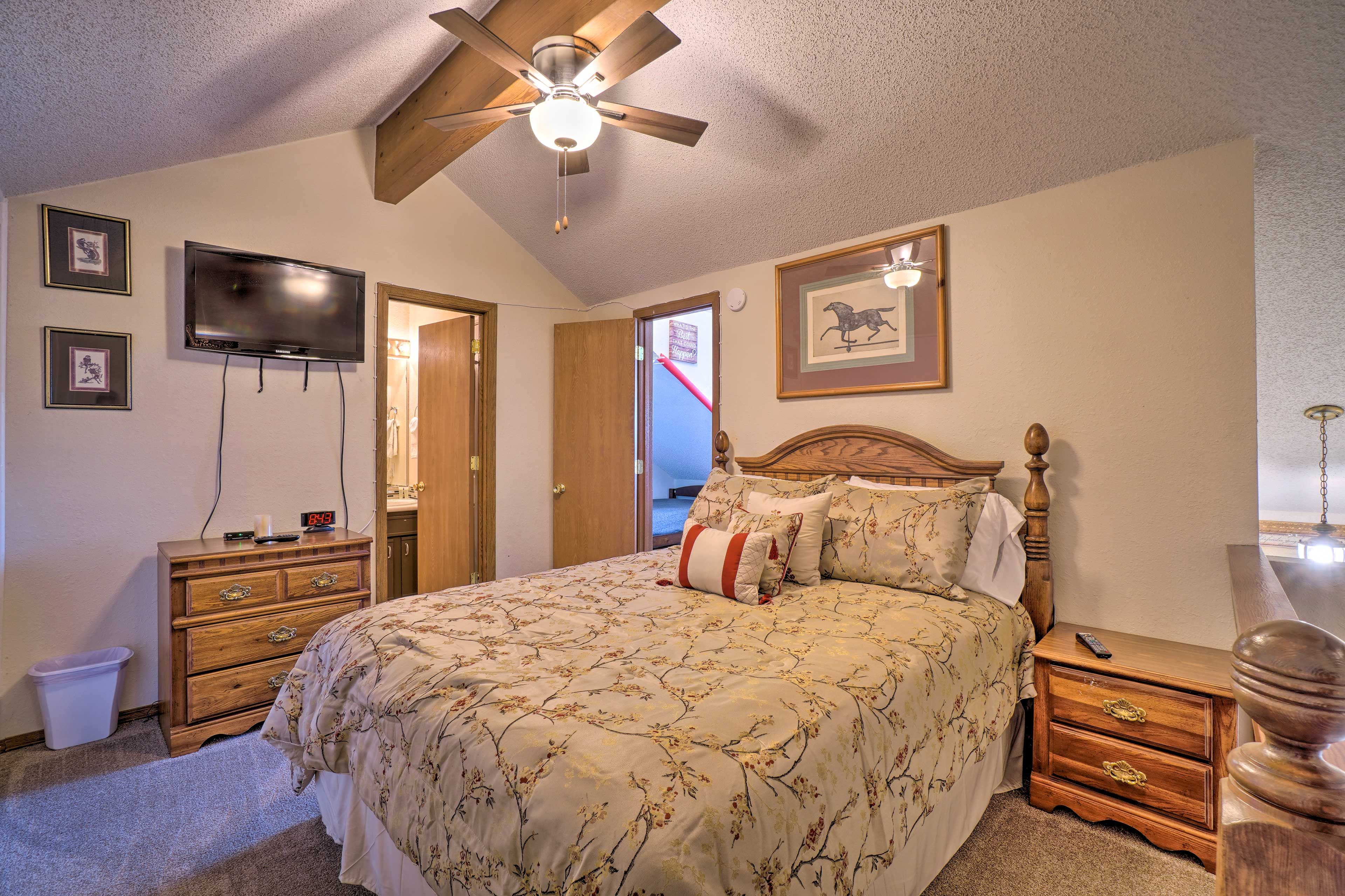 Bedroom 2 (Loft) | Queen Bed