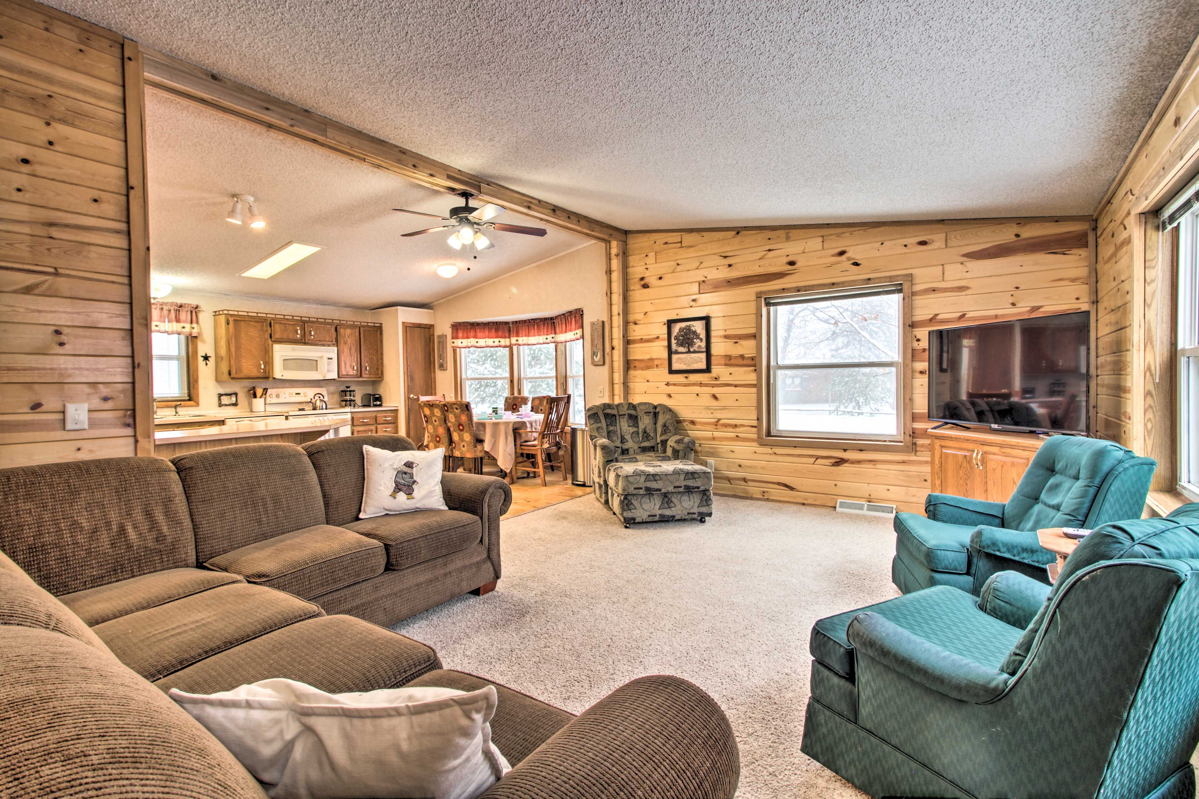 Crosby Vacation Rental | 2BR | 2.5BA | 1,978 Sq Ft | Steps Required for Entry