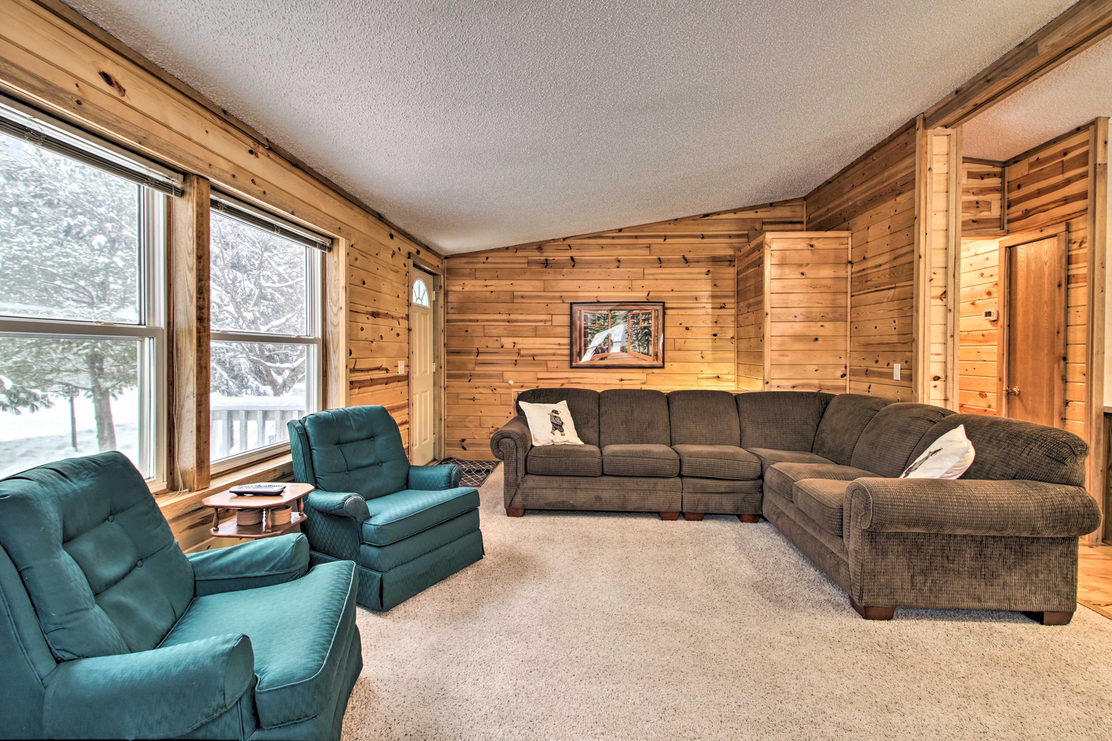 Living Room | Main Level | Free WiFi