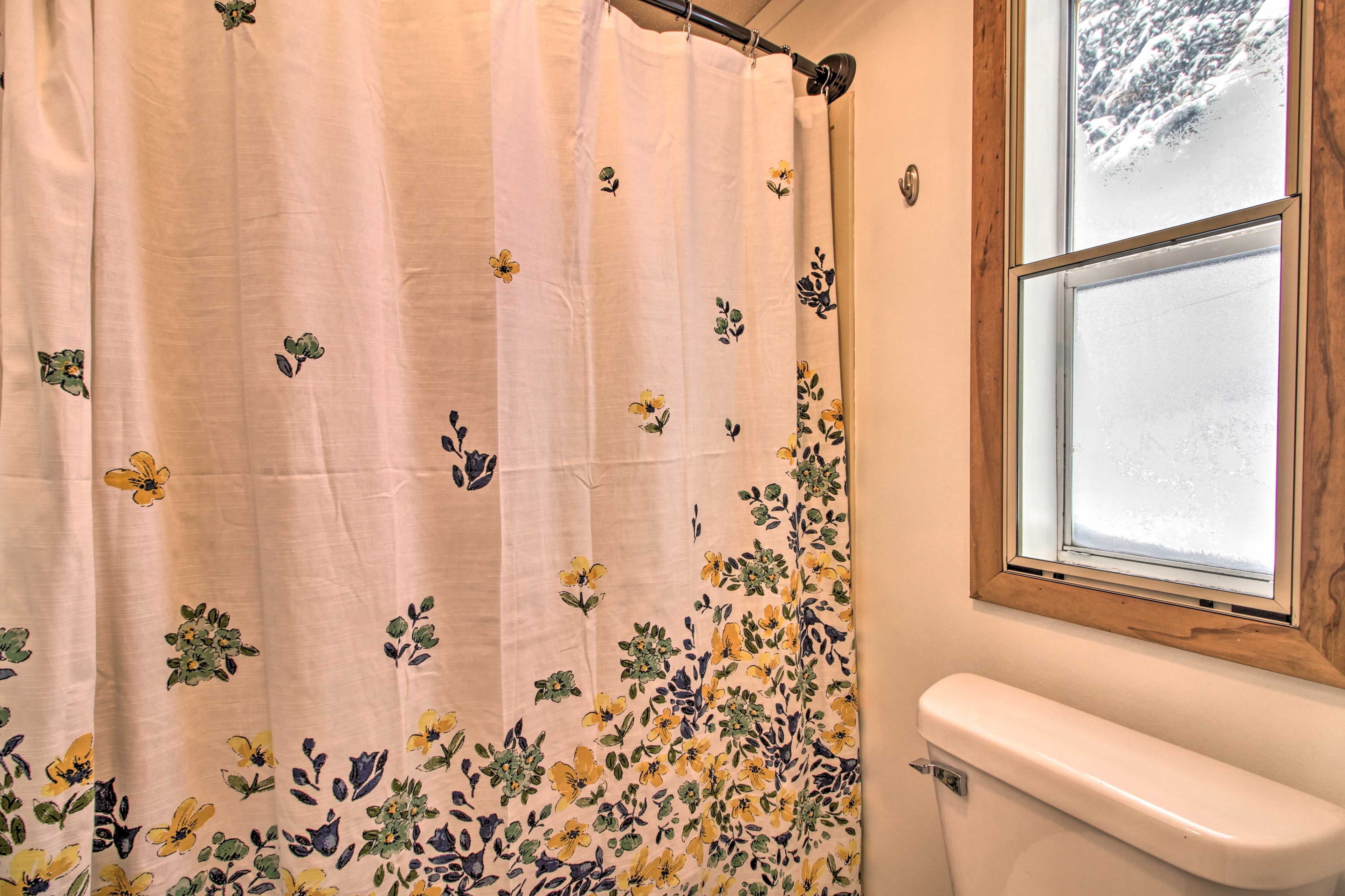 En-Suite Bathroom | Complimentary Toiletries