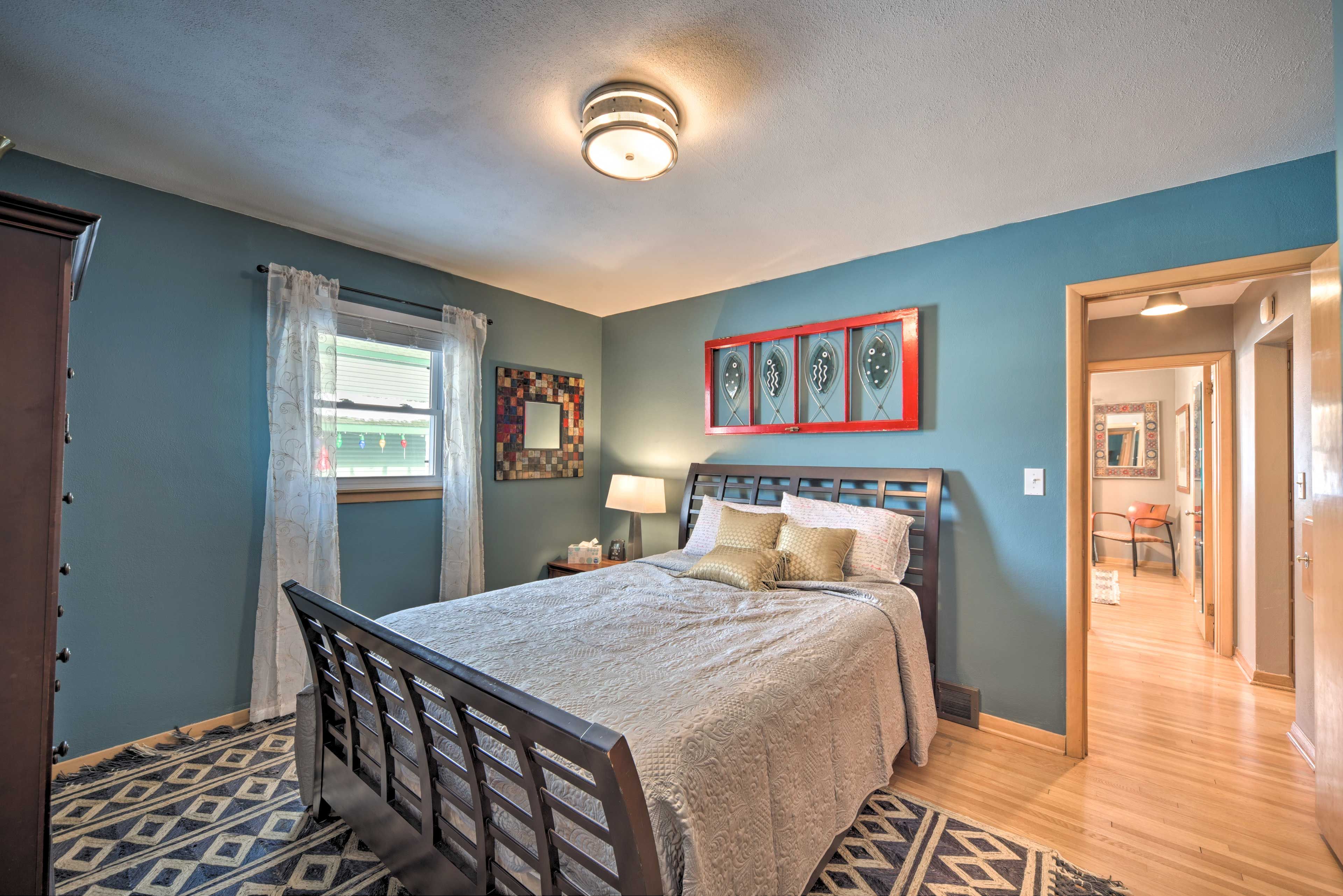 Bedroom 2 | Queen Bed