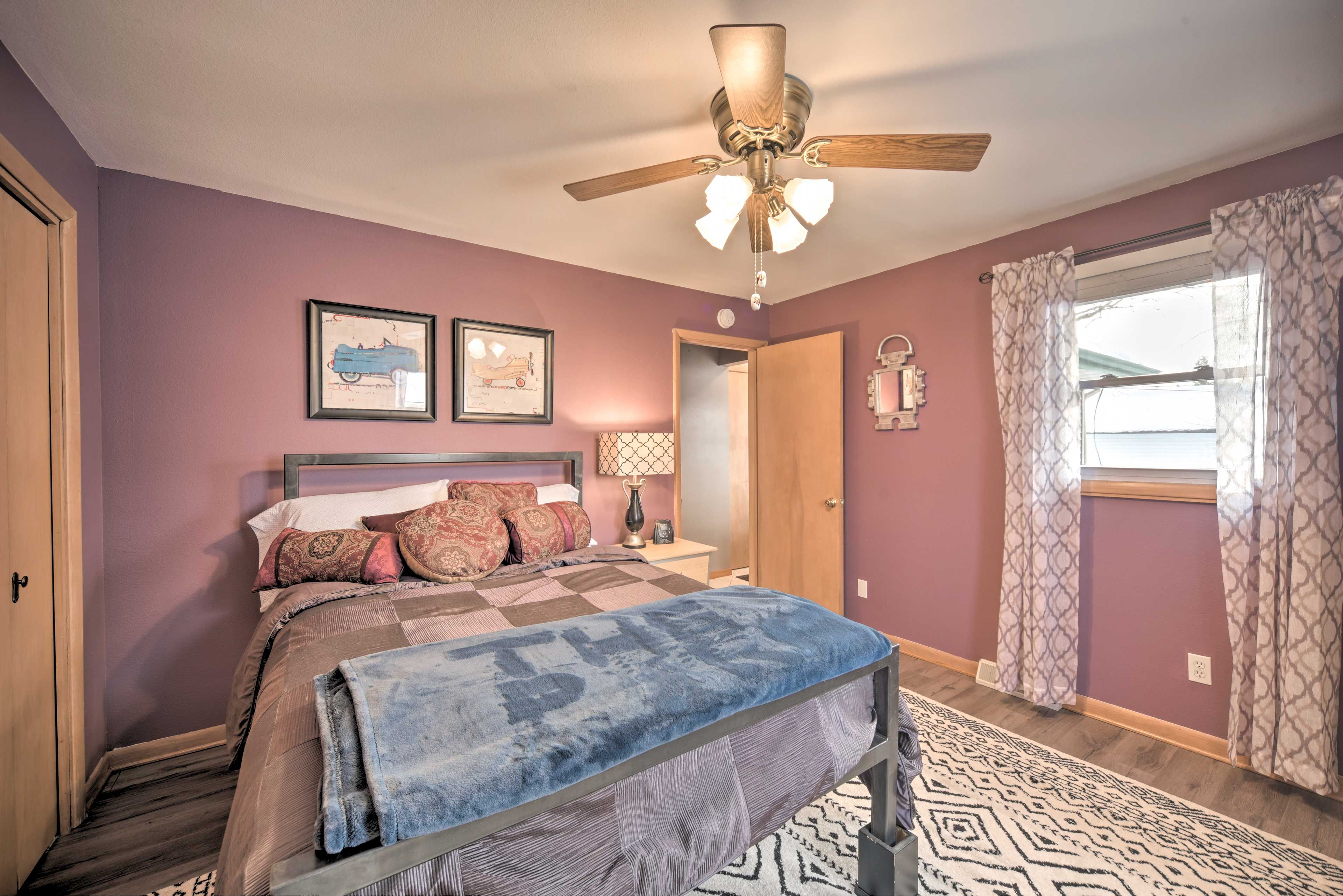 Bedroom 3 | Queen Bed