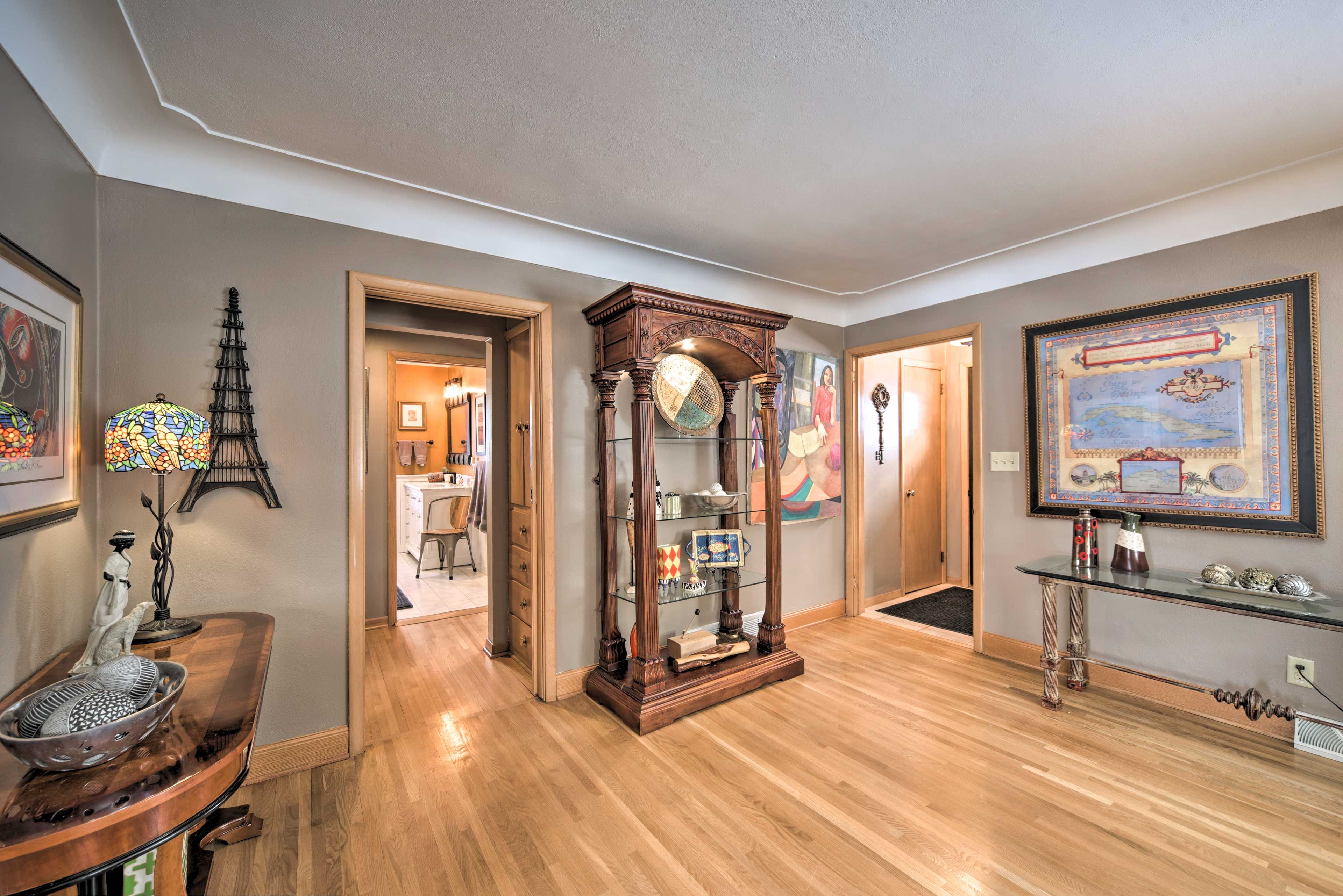 Living Room | Front Entry