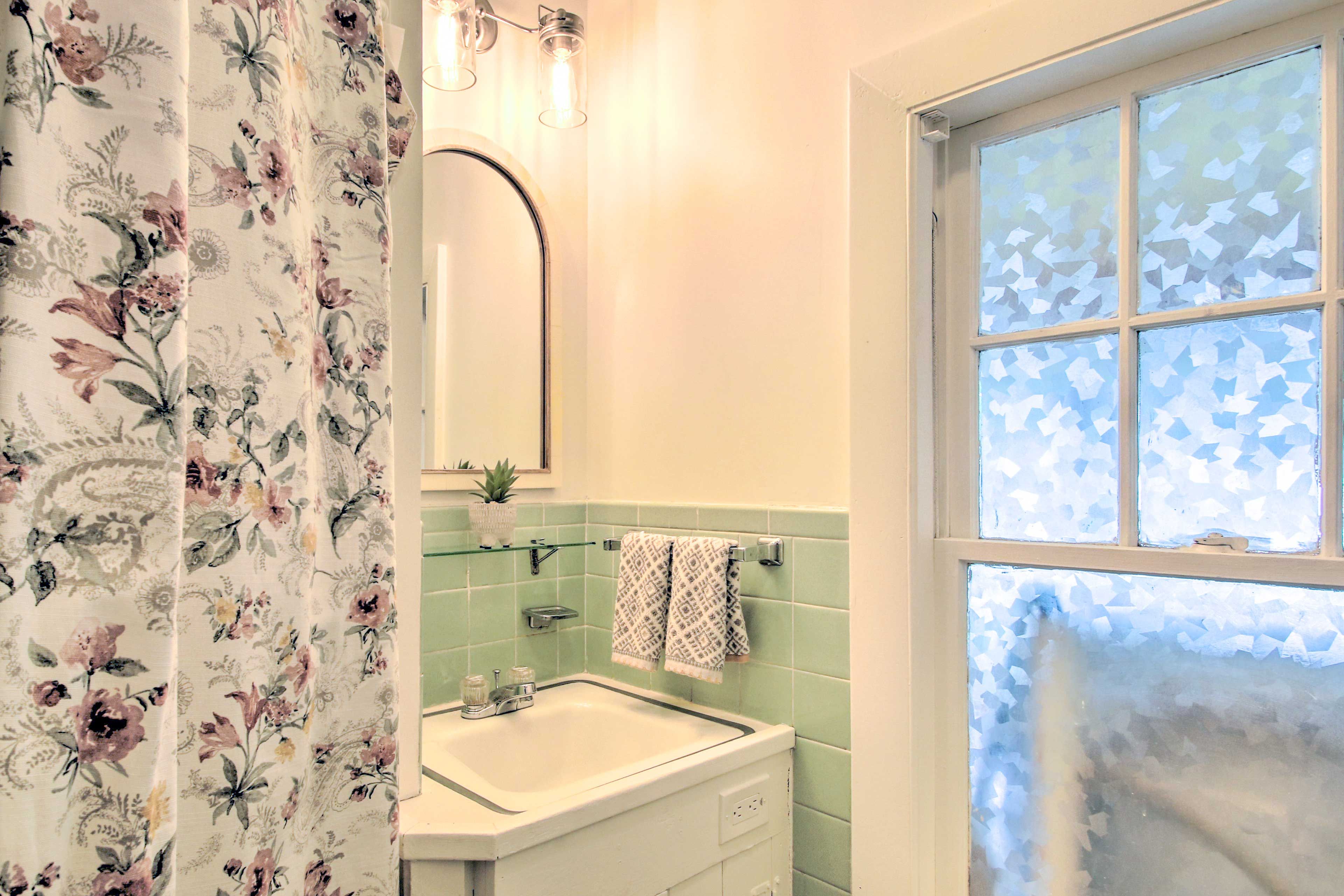 Full Bath | Hair Dryer