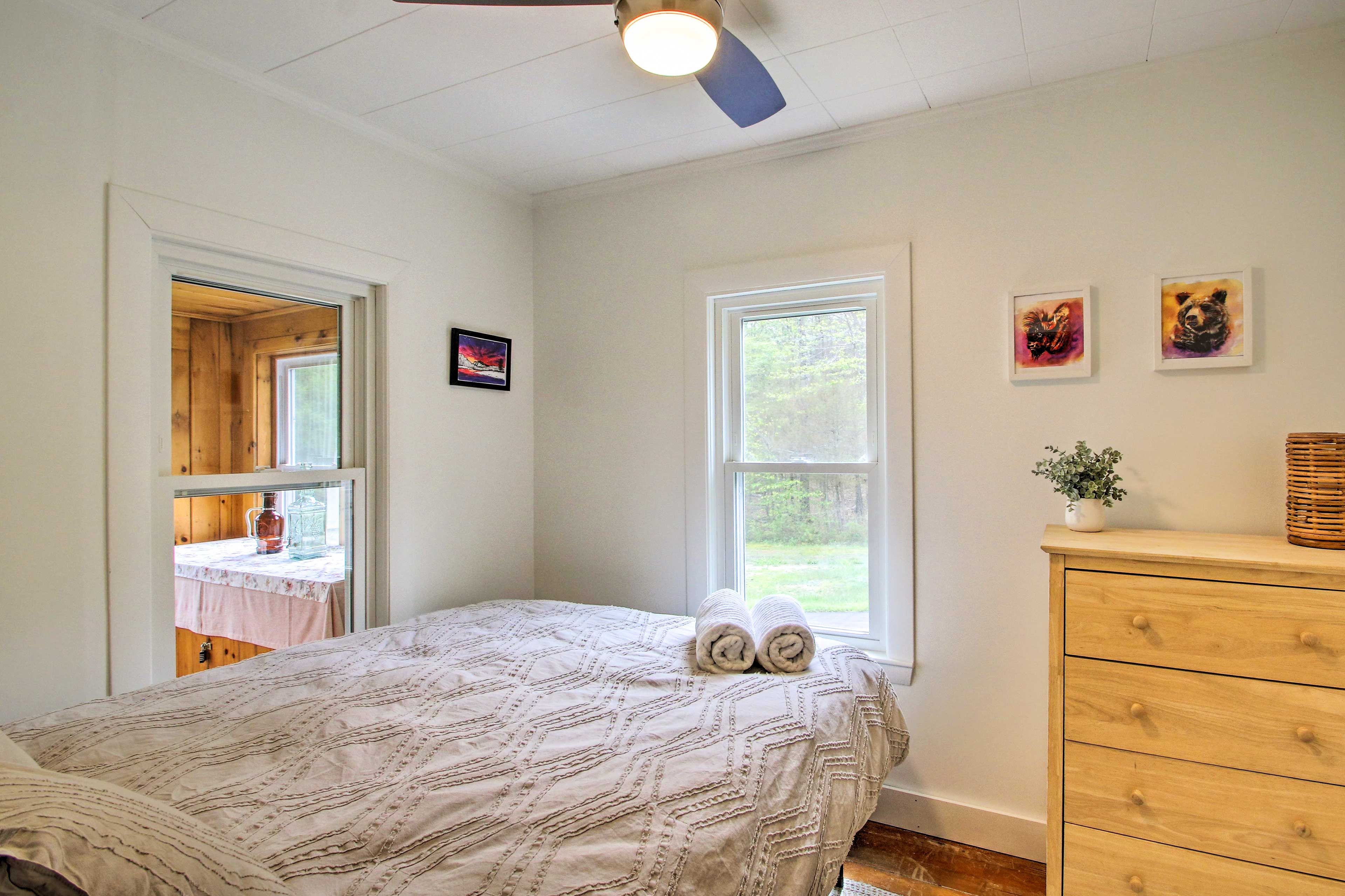 Bedroom 1 | Queen Bed | Linens Provided