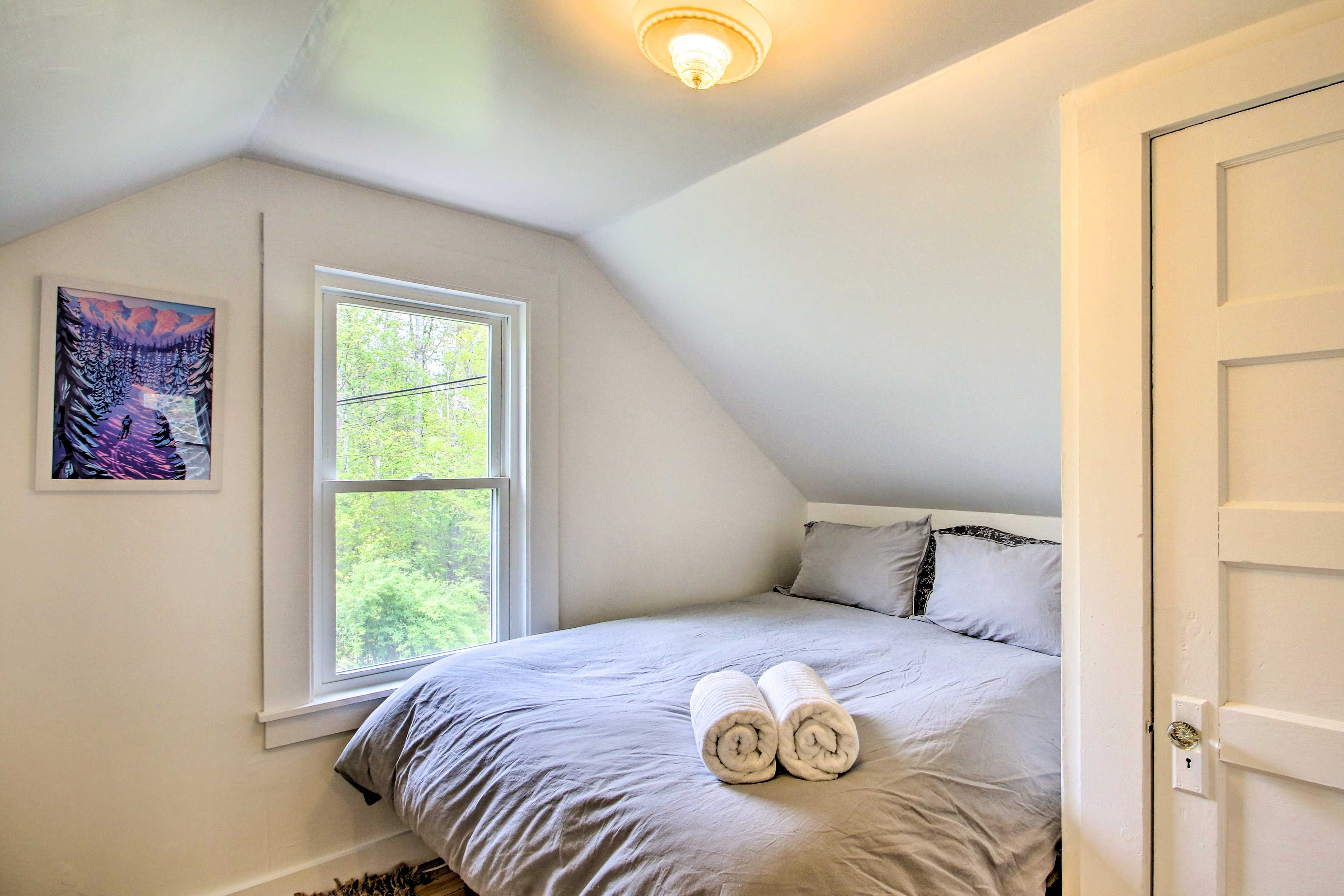 Bedroom 2 | Queen Bed | Towels Provided
