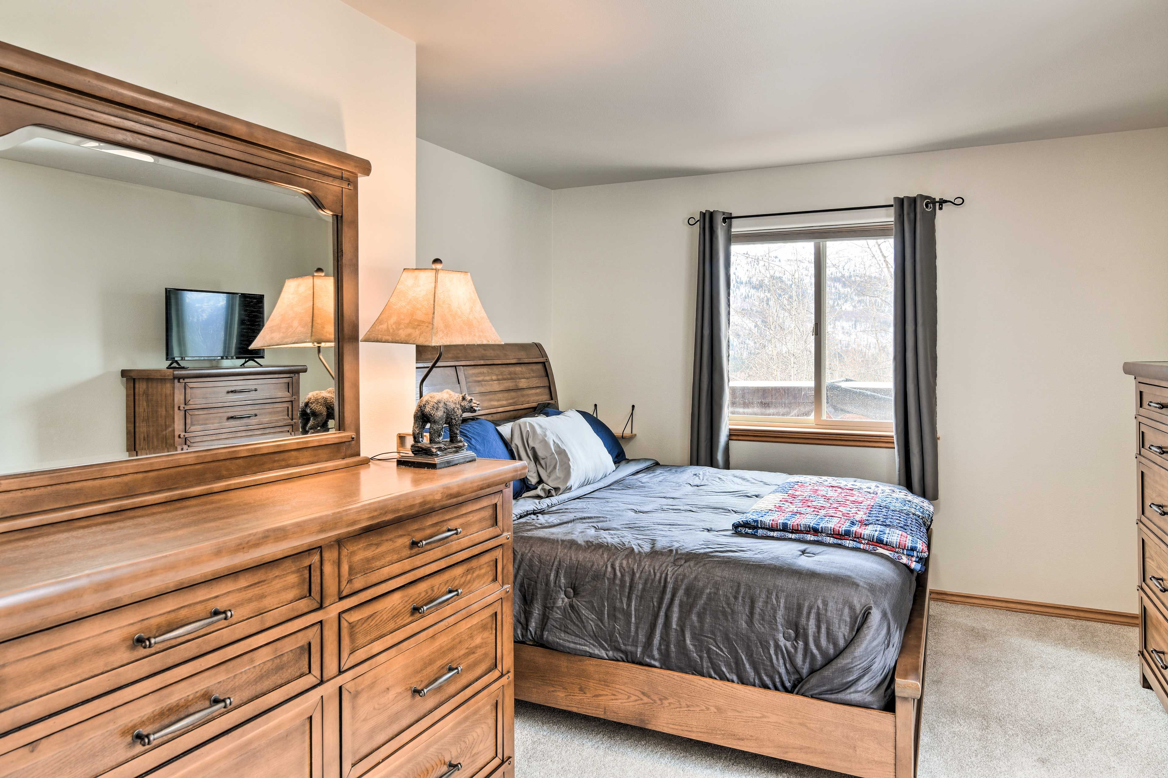 Bedroom 1 | 1st Floor | King Bed
