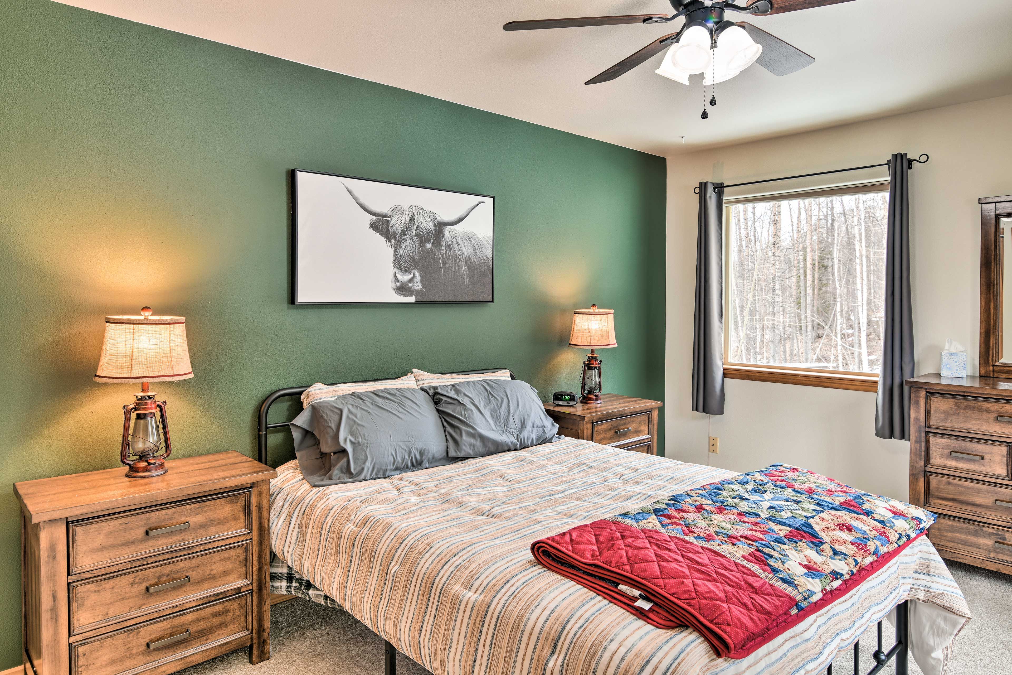 Bedroom 2 | 1st Floor | Queen Bed
