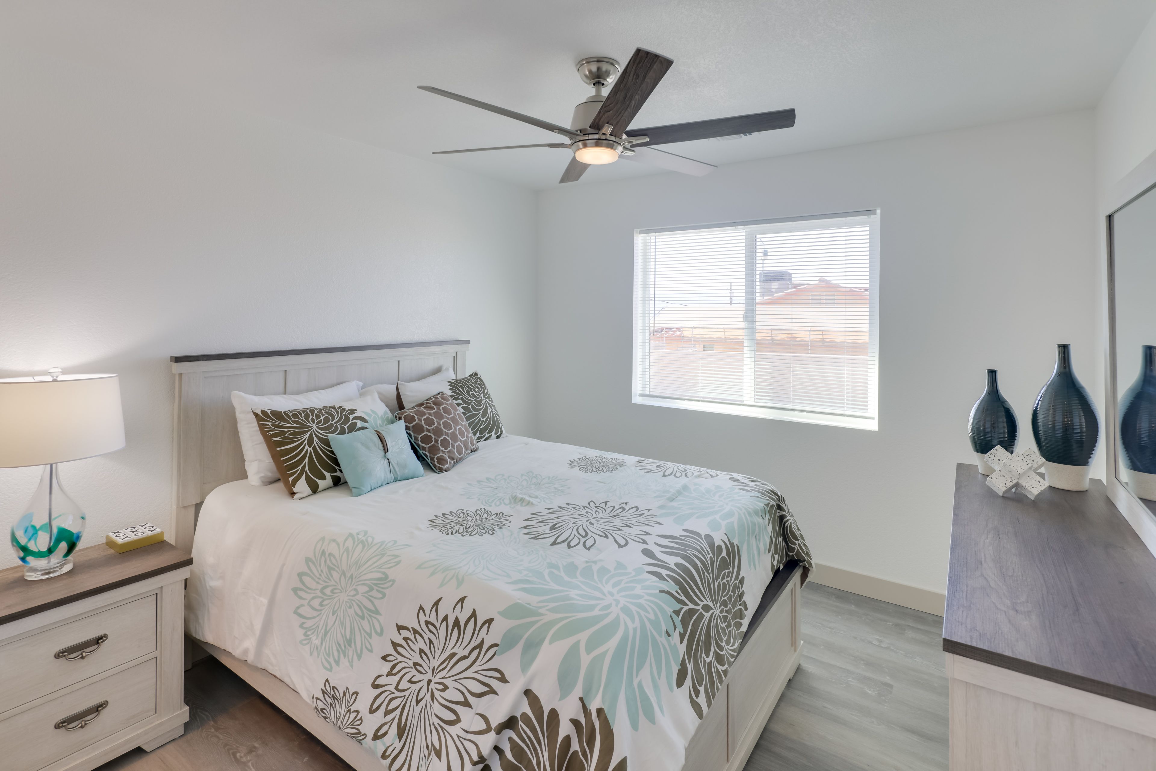 Bedroom 3 | Queen Bed