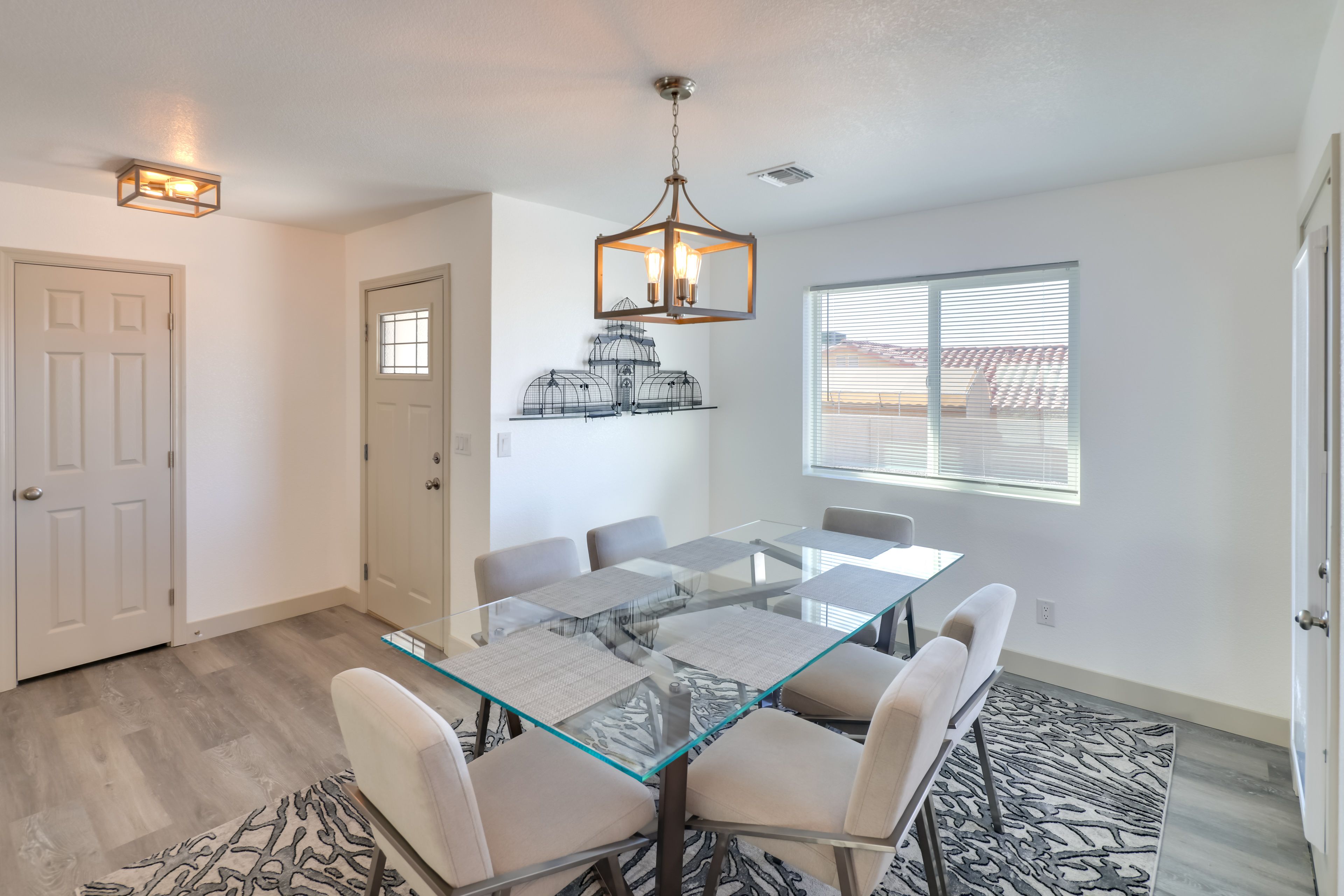 Dining Area | Dishware & Flatware Provided