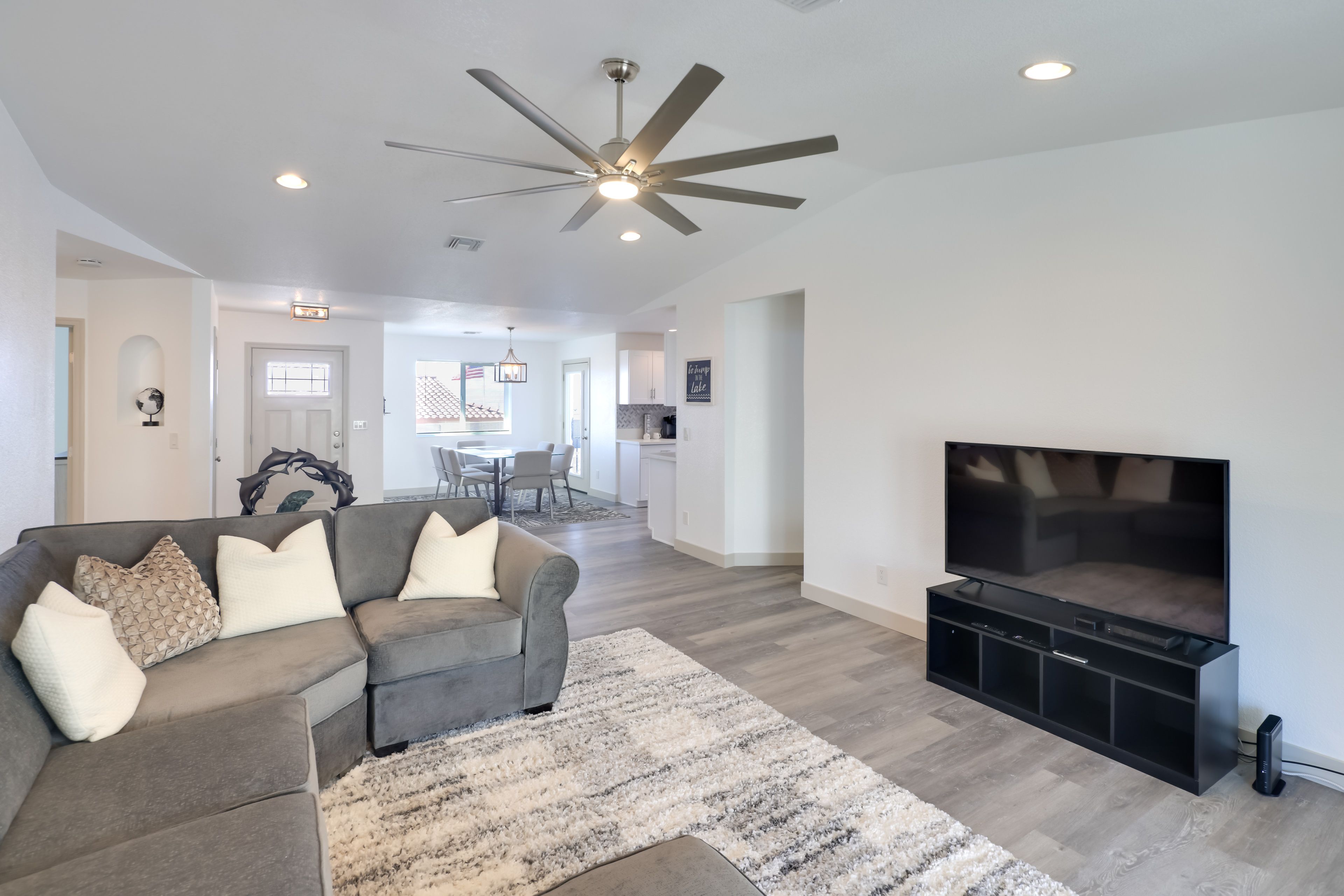 Living Room | Smart TV