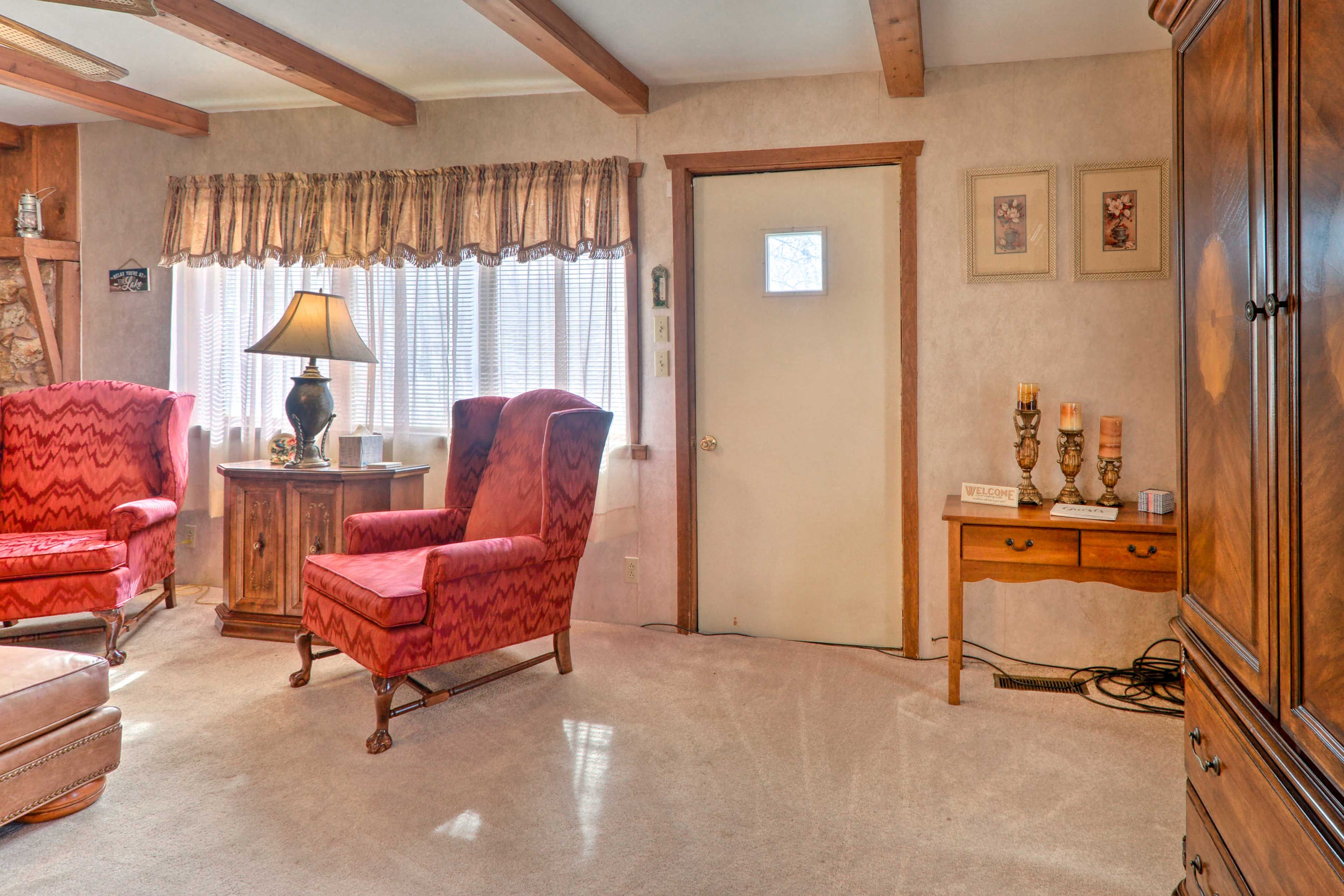 Living Area | Main Level | Free WiFi