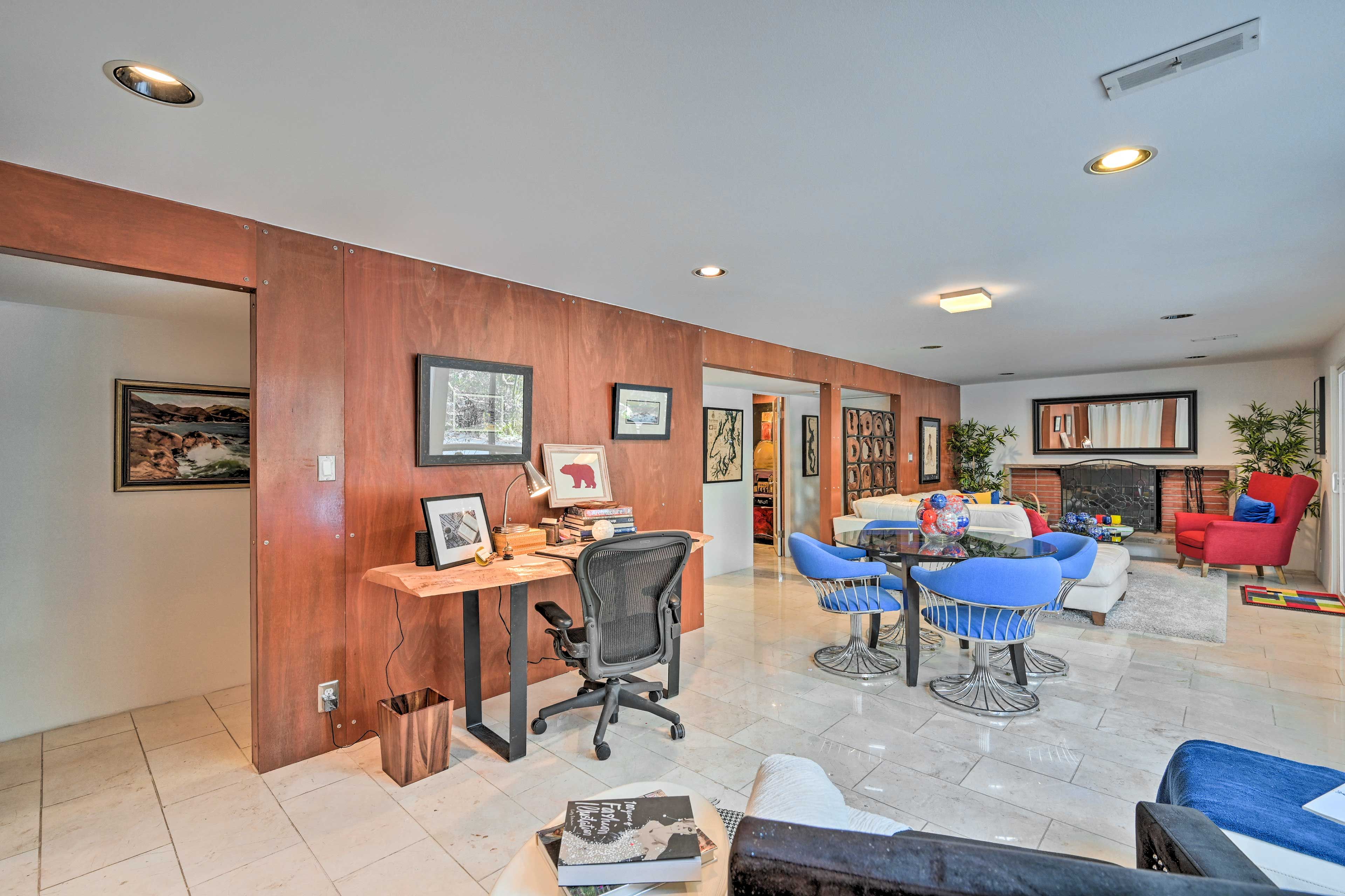 Living Room | Laptop-Friendly Desk