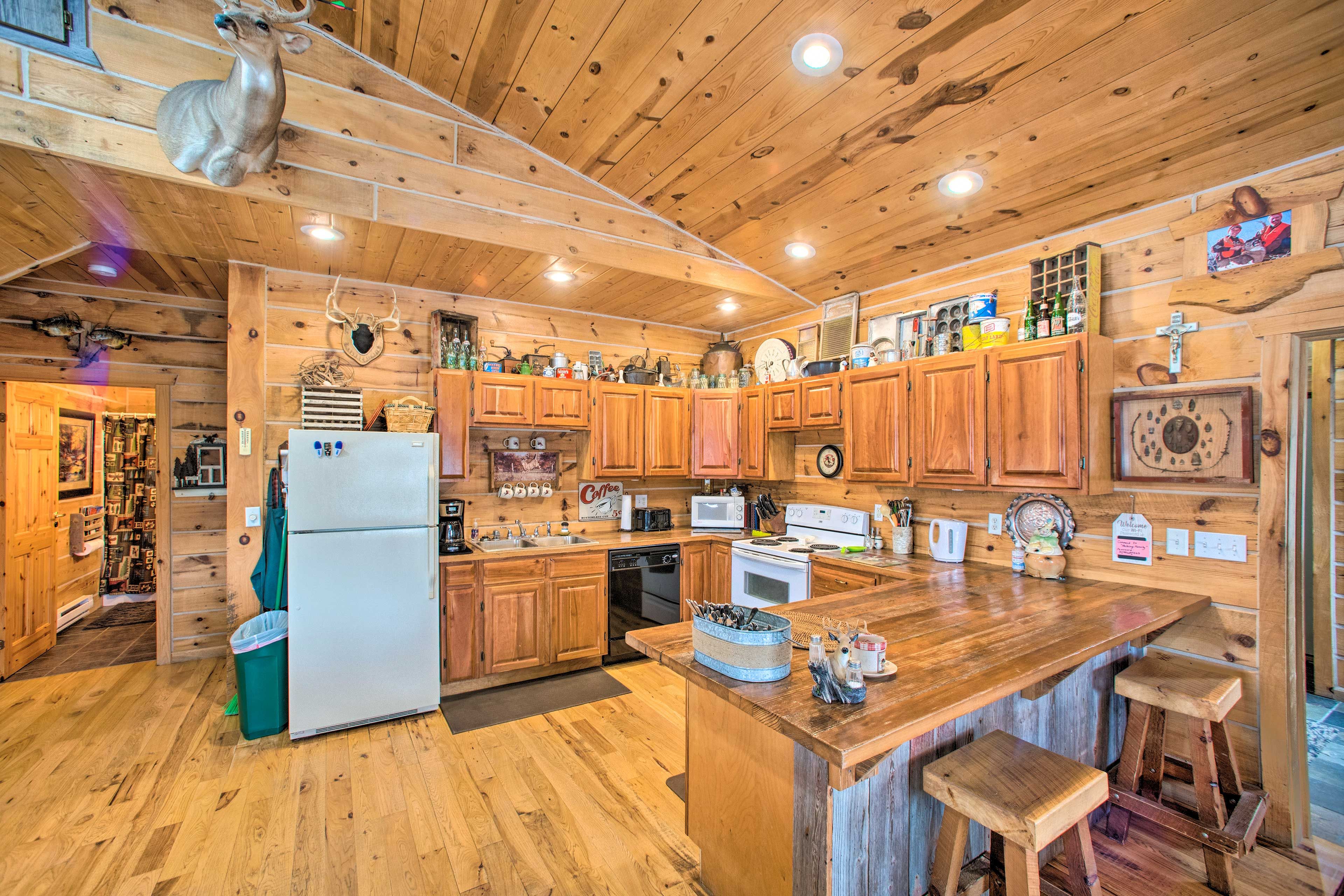 Kitchen | Cooking Basics | 3-Person Breakfast Bar | 1st Floor