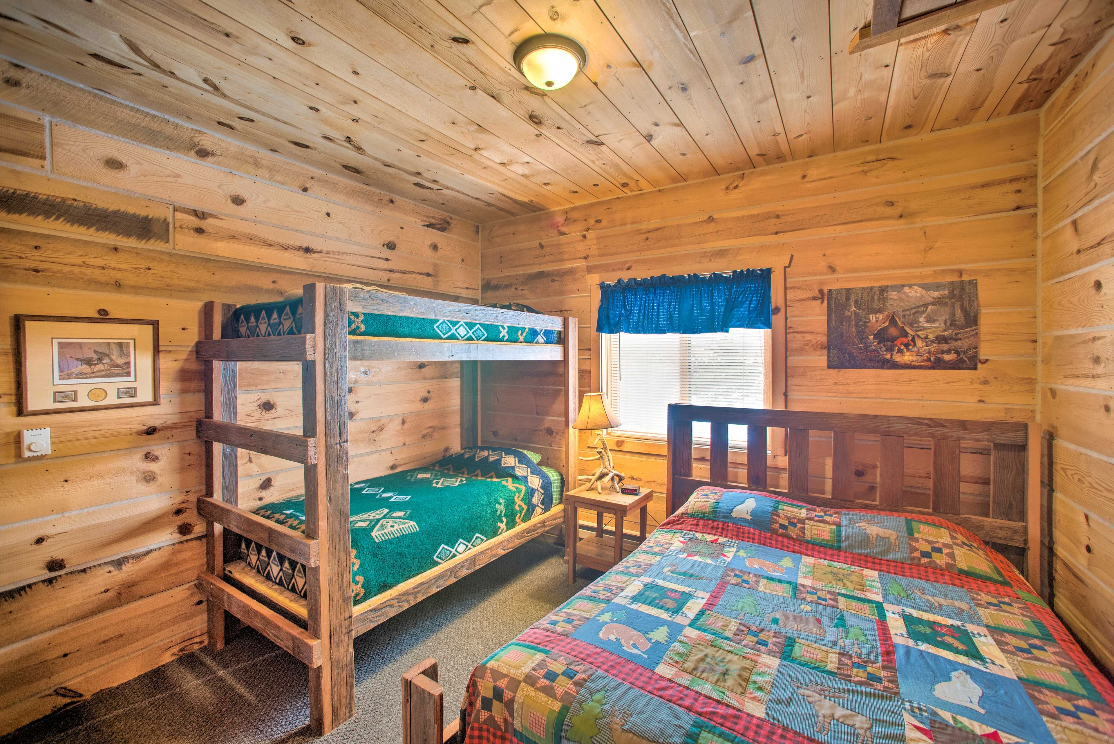 Bedroom 2 | Queen Bed | Twin Bunk Bed | 1st Floor
