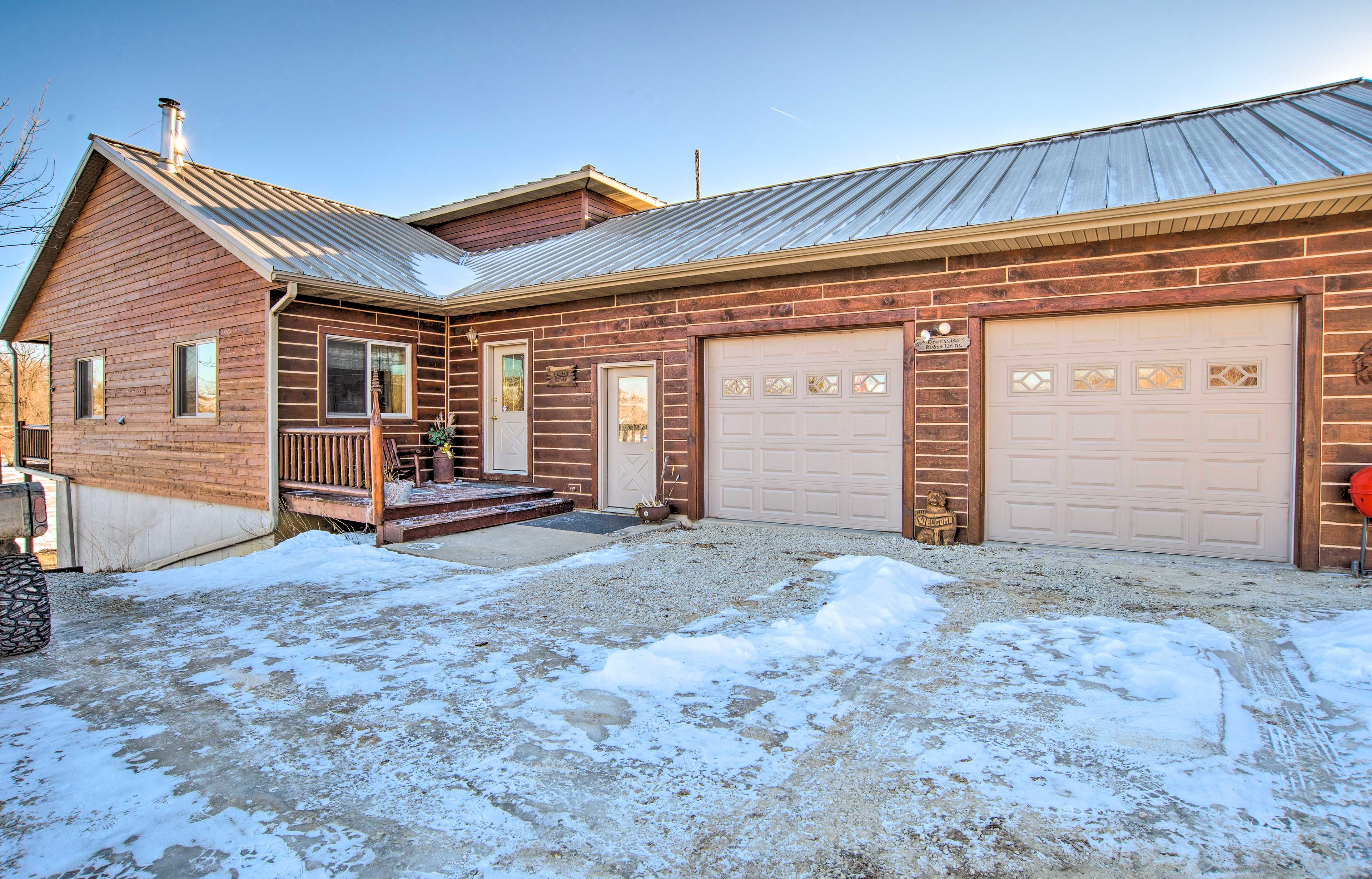 Parking | Gravel Driveway (20 Vehicles) | RV/Trailer Parking Available