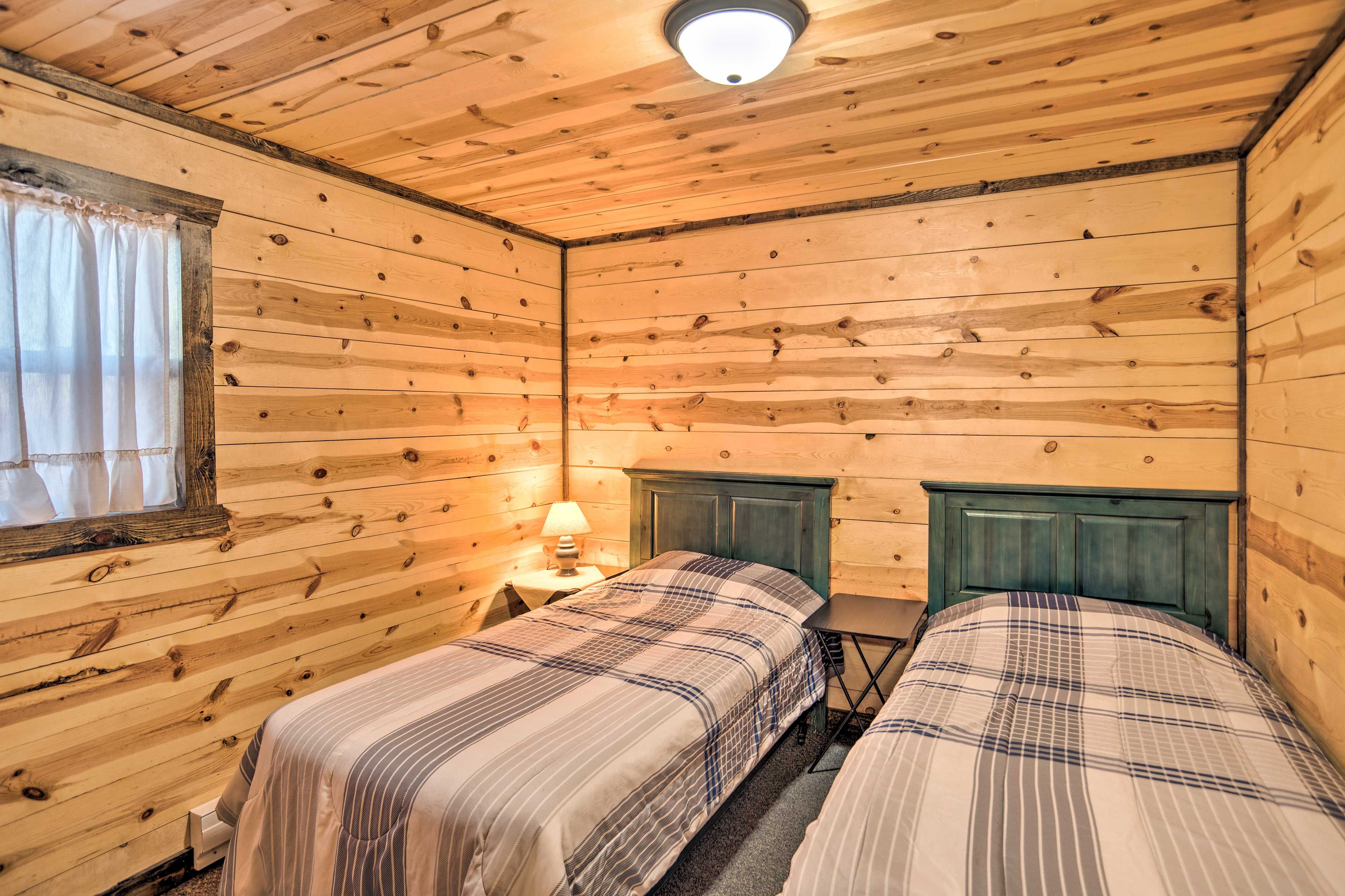 Bedroom 1 | 2 Twin Beds
